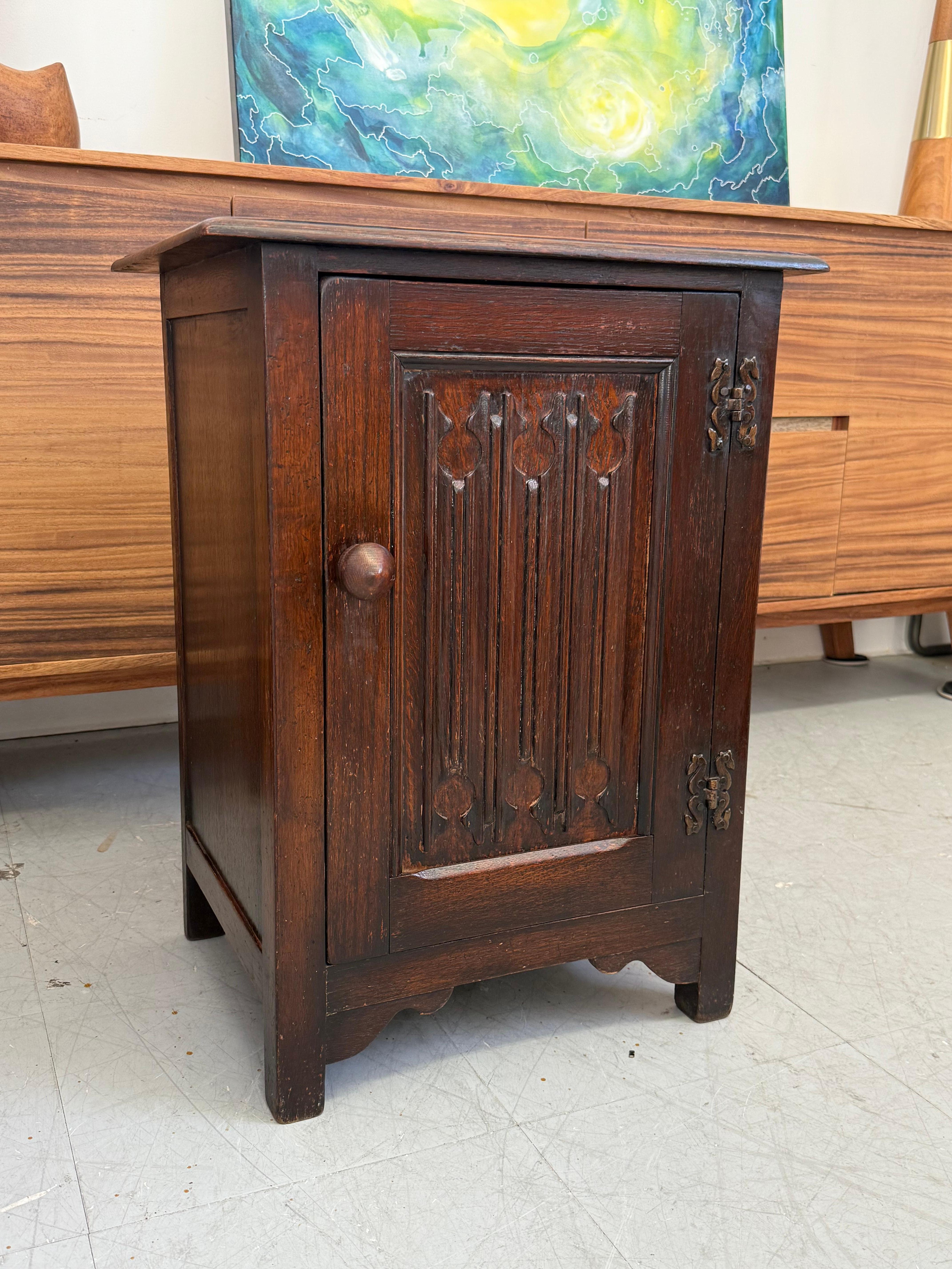 Table d'appoint ou meuble d'appoint vintage importé du Royaume-Uni avec influences galloises en vente 4