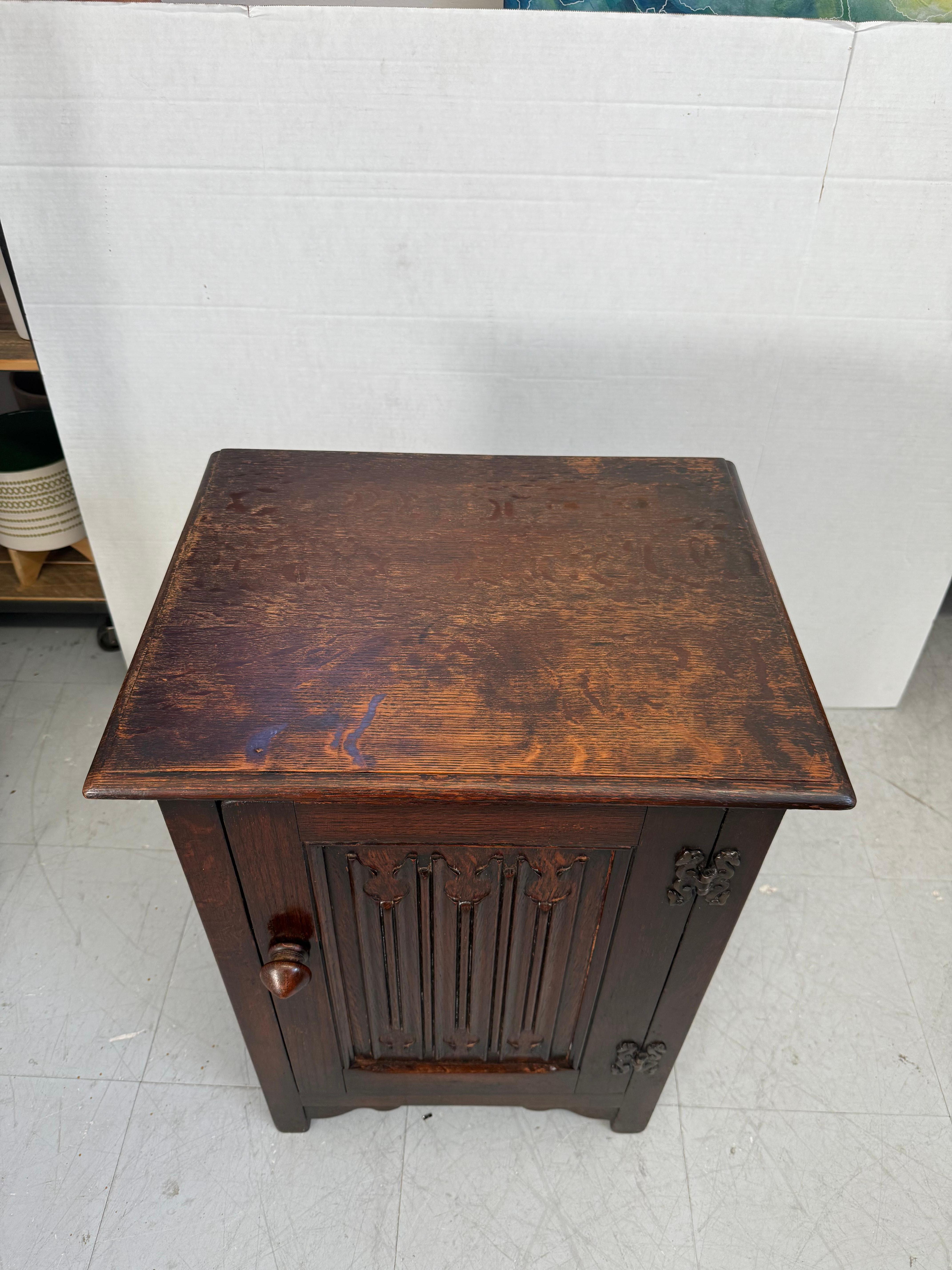 Chêne Table d'appoint ou meuble d'appoint vintage importé du Royaume-Uni avec influences galloises en vente