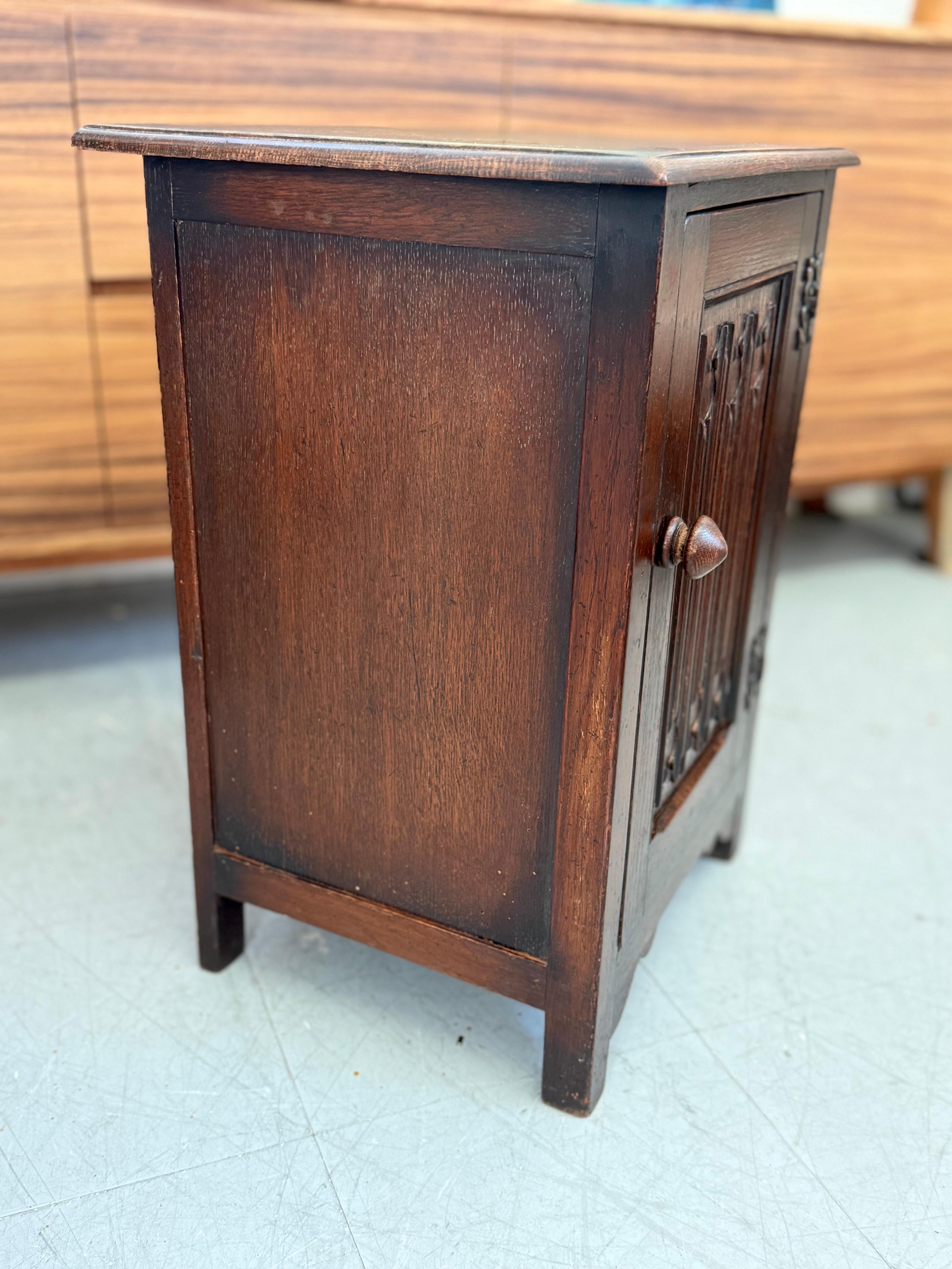 Table d'appoint ou meuble d'appoint vintage importé du Royaume-Uni avec influences galloises en vente 1