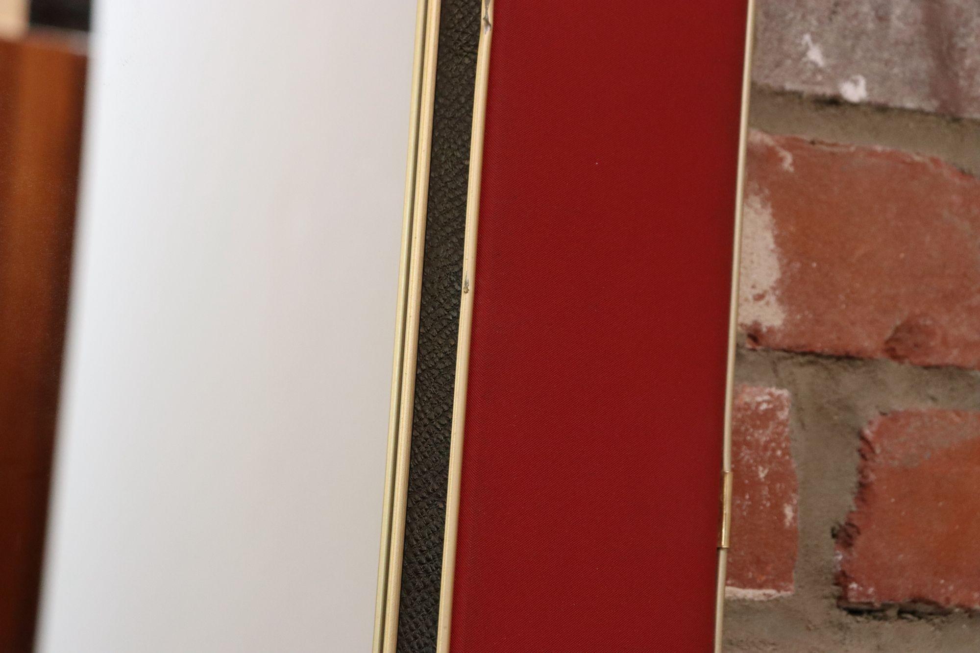 Specchio da parete imbottito d'epoca di Umberto Mascagni con bordo in pelle e ottone in vendita 4