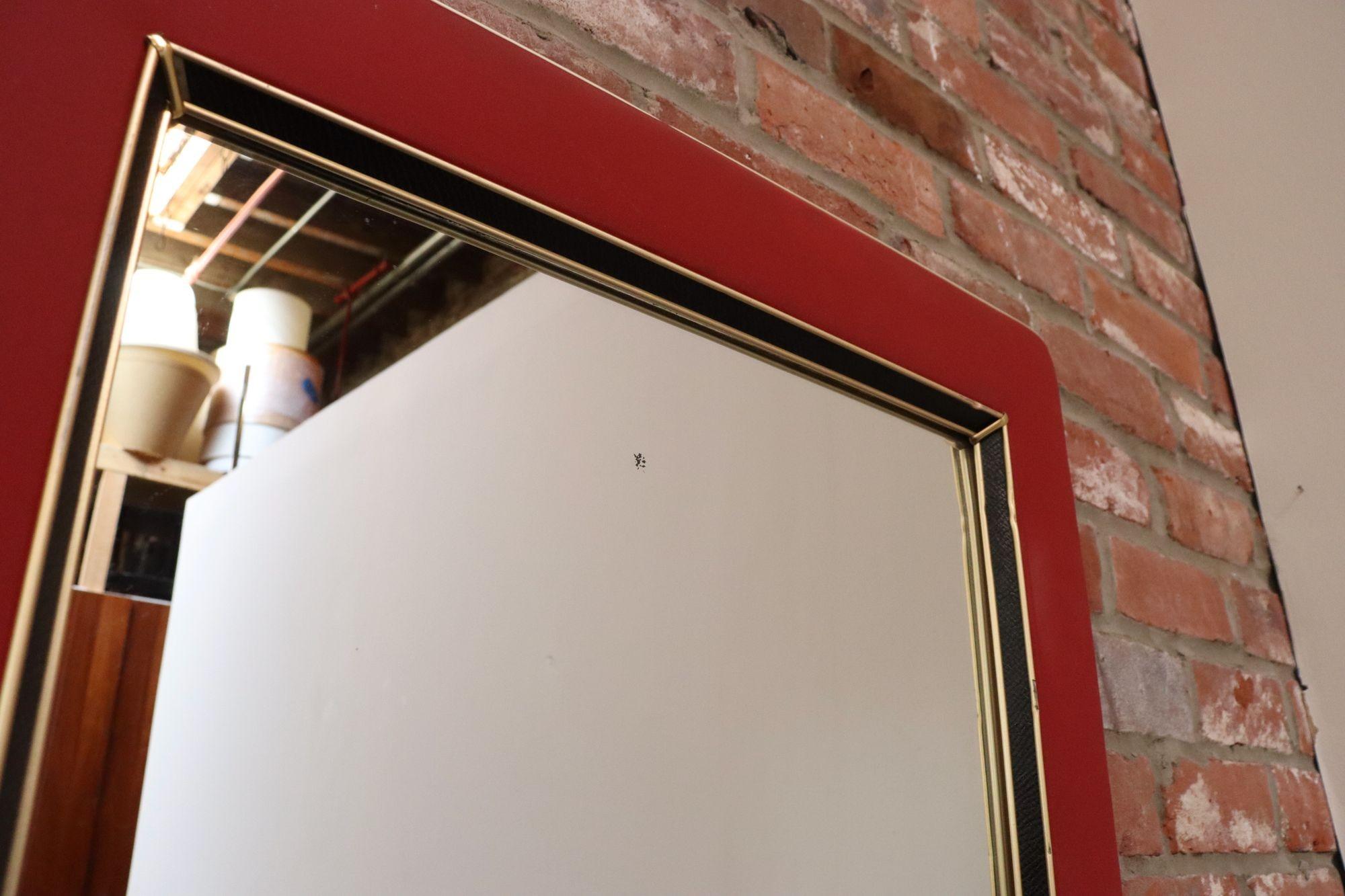 Specchio da parete imbottito d'epoca di Umberto Mascagni con bordo in pelle e ottone in vendita 7