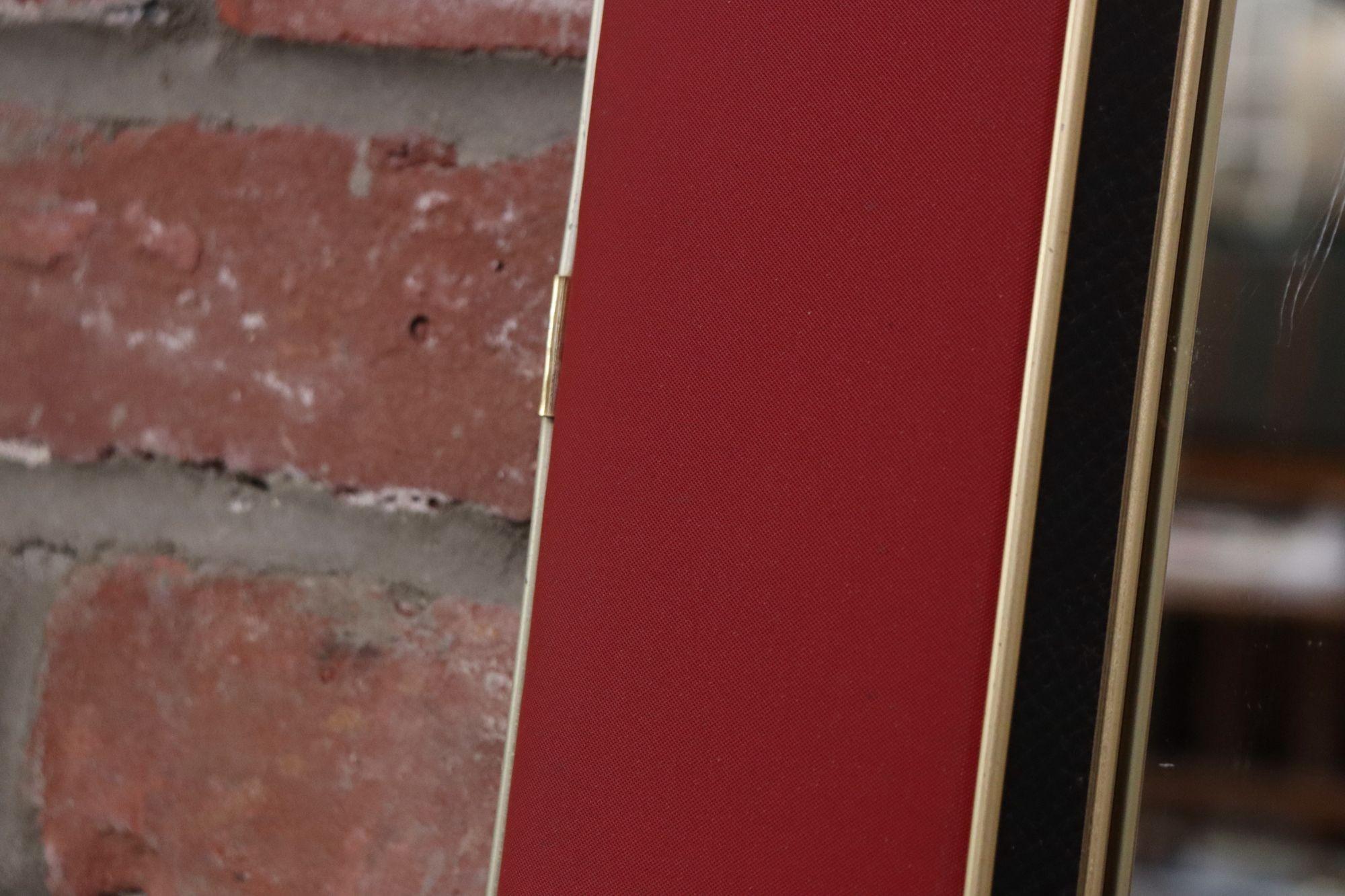 Specchio da parete imbottito d'epoca di Umberto Mascagni con bordo in pelle e ottone in vendita 8