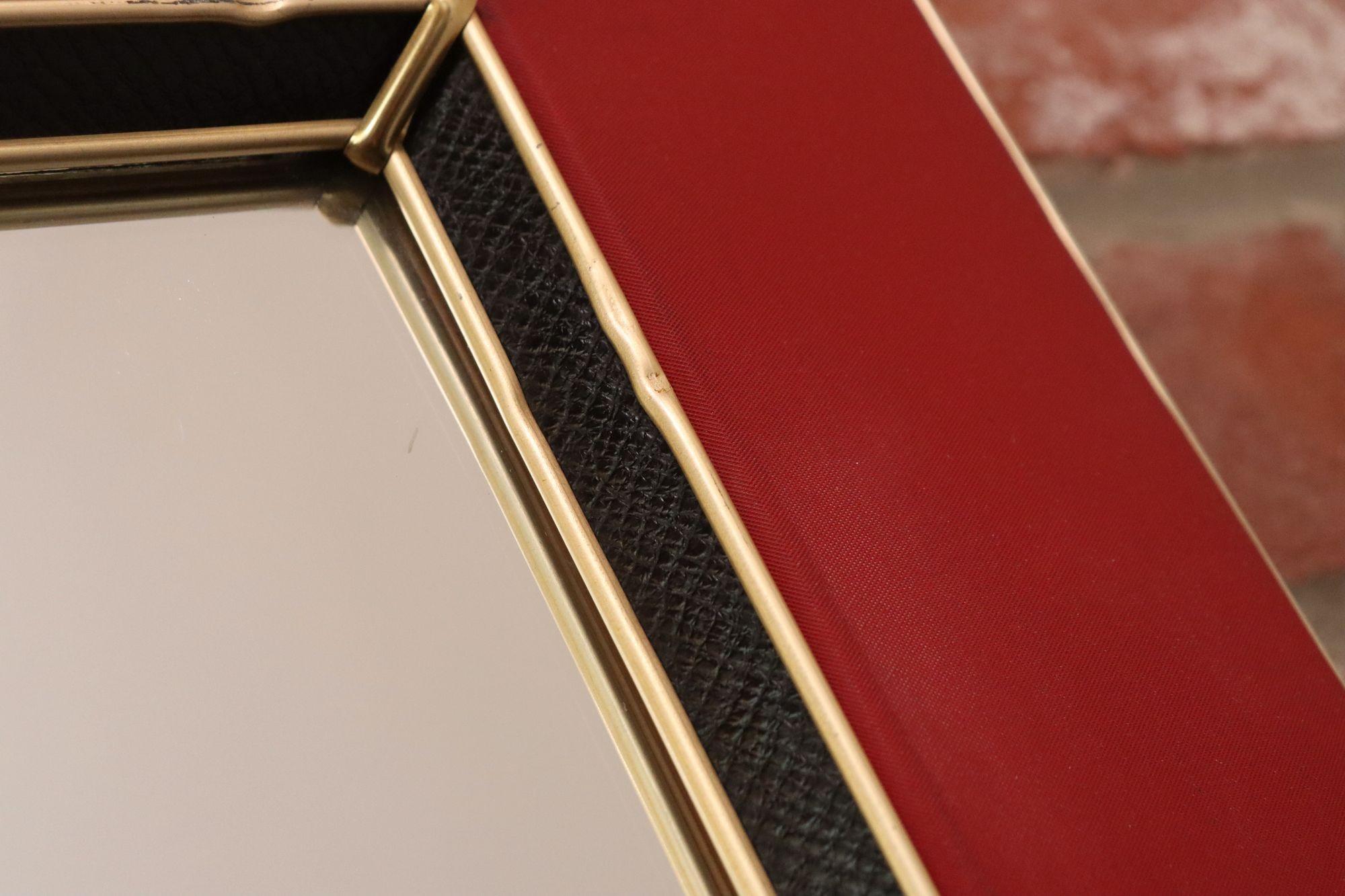 Specchio da parete imbottito d'epoca di Umberto Mascagni con bordo in pelle e ottone in vendita 10