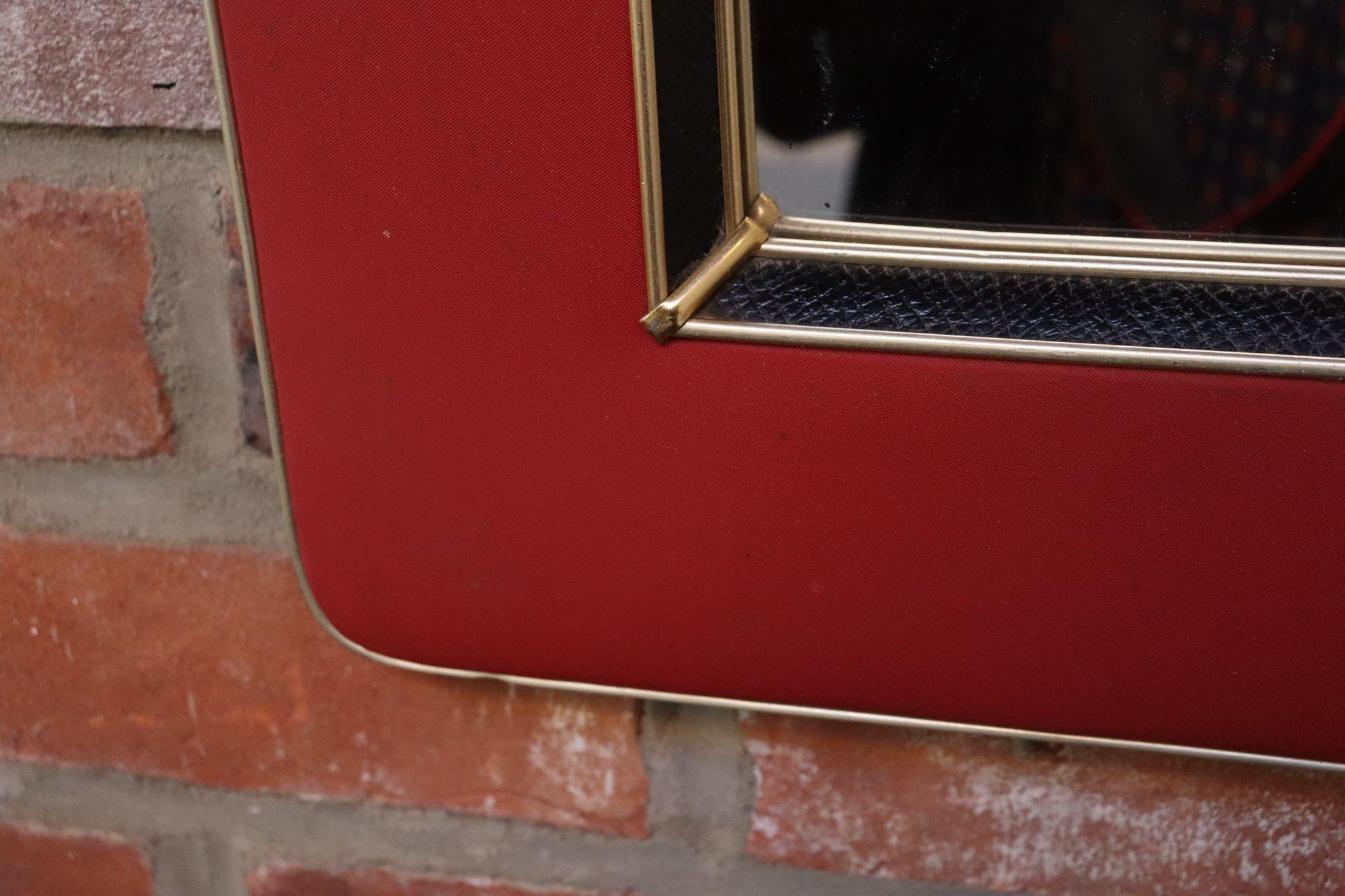 Specchio da parete imbottito d'epoca di Umberto Mascagni con bordo in pelle e ottone in vendita 12