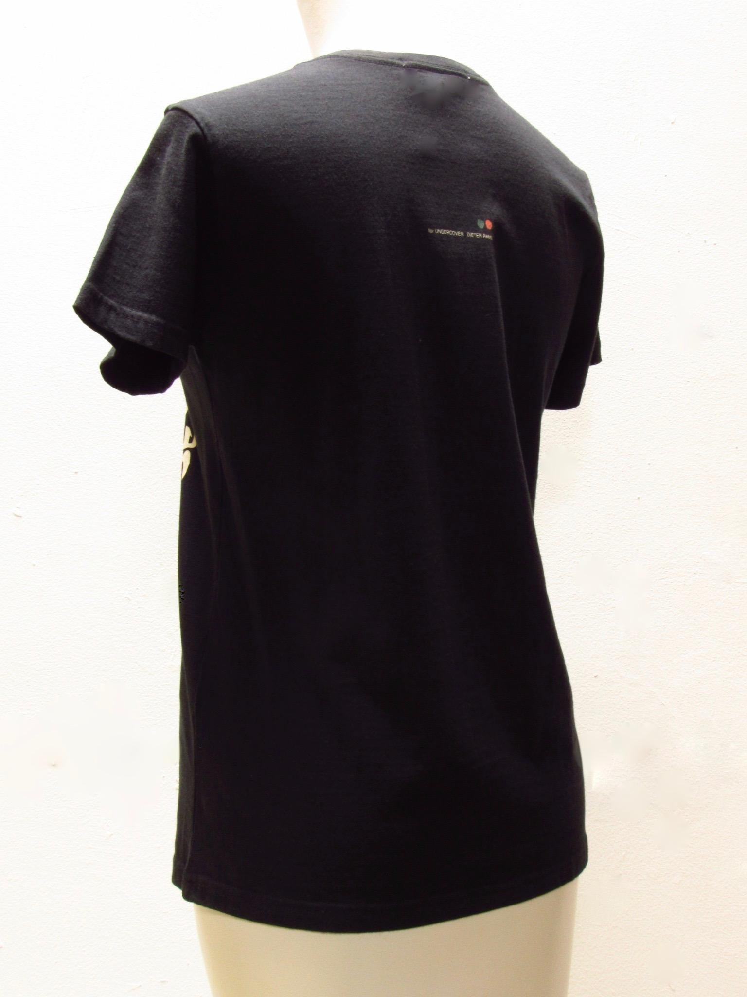 Noir Undercover - T-shirt noir « Less But Better » en vente