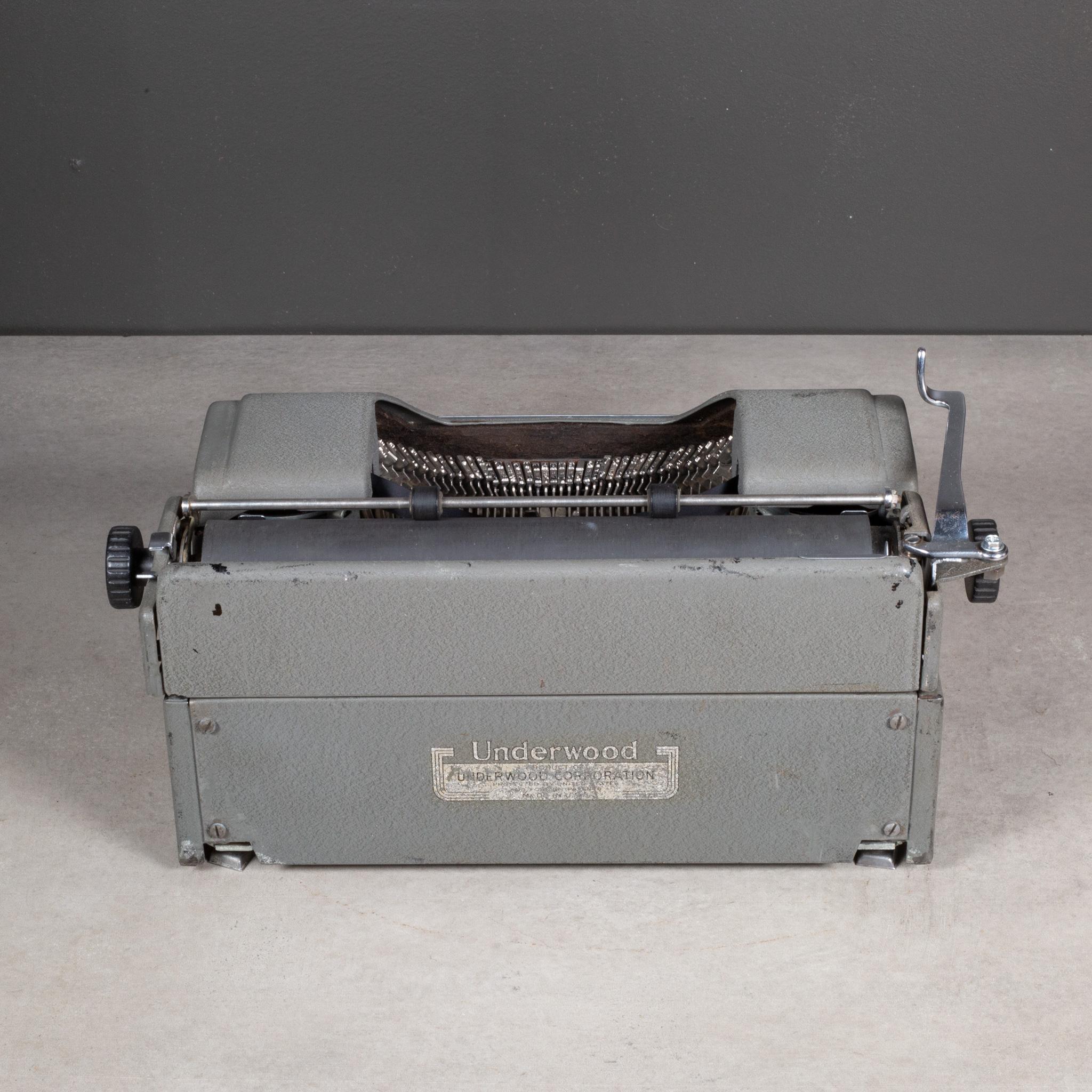 Machine à écrire portable A.Champion c.1946 en vente 1