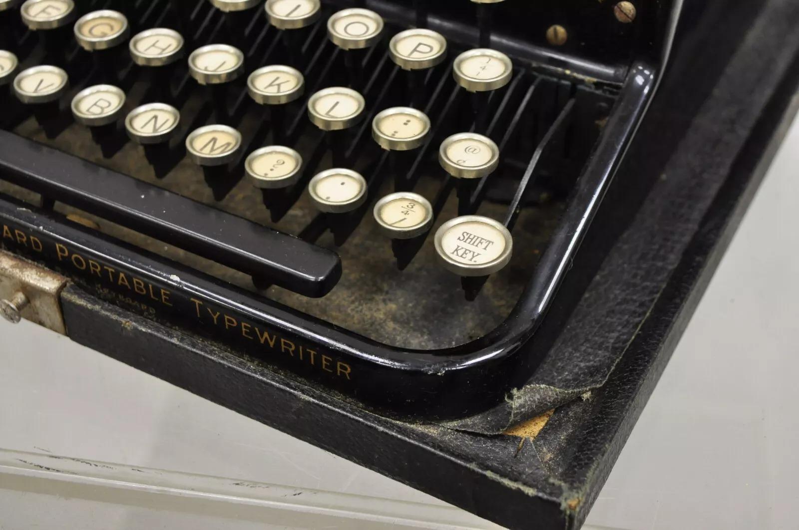 Vintage Underwood Universal Máquina de escribir manual portátil de cuatro bancos c/caja original 1