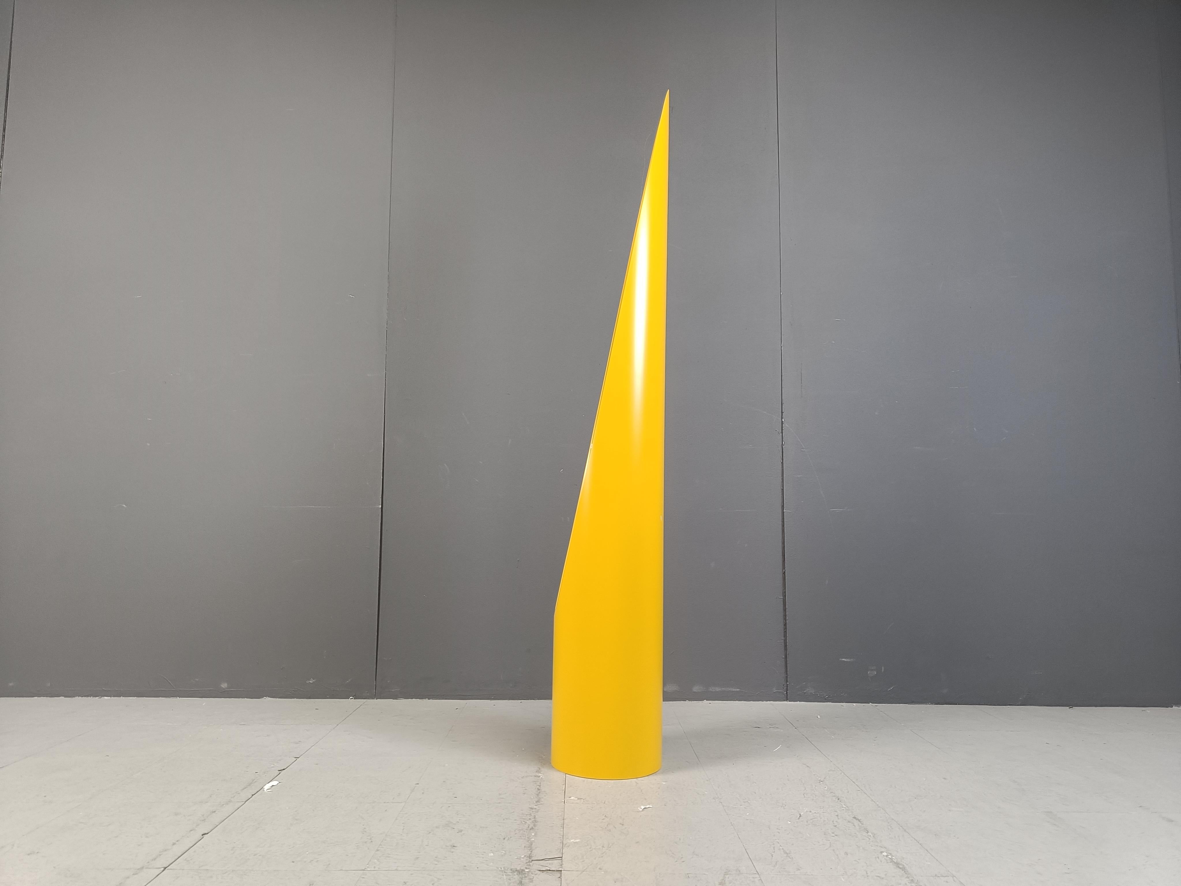 Specchio da terra vintage 'Lipstick' disegnato da Rodolfo Bonetto

buone condizioni.

Un grande design senza tempo

anni '70 - Italia

Dimensioni:
Altezza: 164cm/64.56