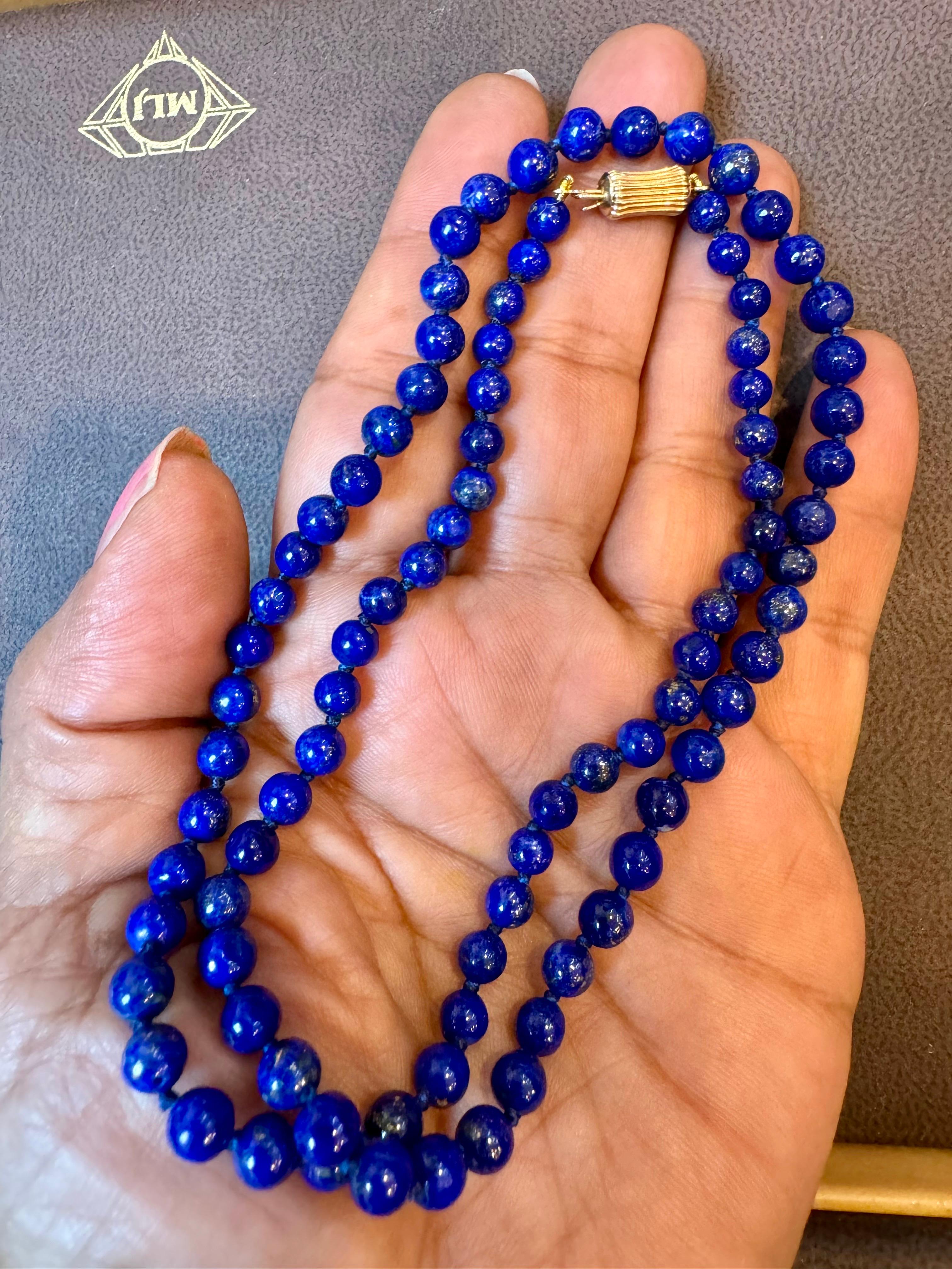 Collier vintage à un seul brin en lapis-lazuli avec fermoir en or jaune 14 carats en vente 1