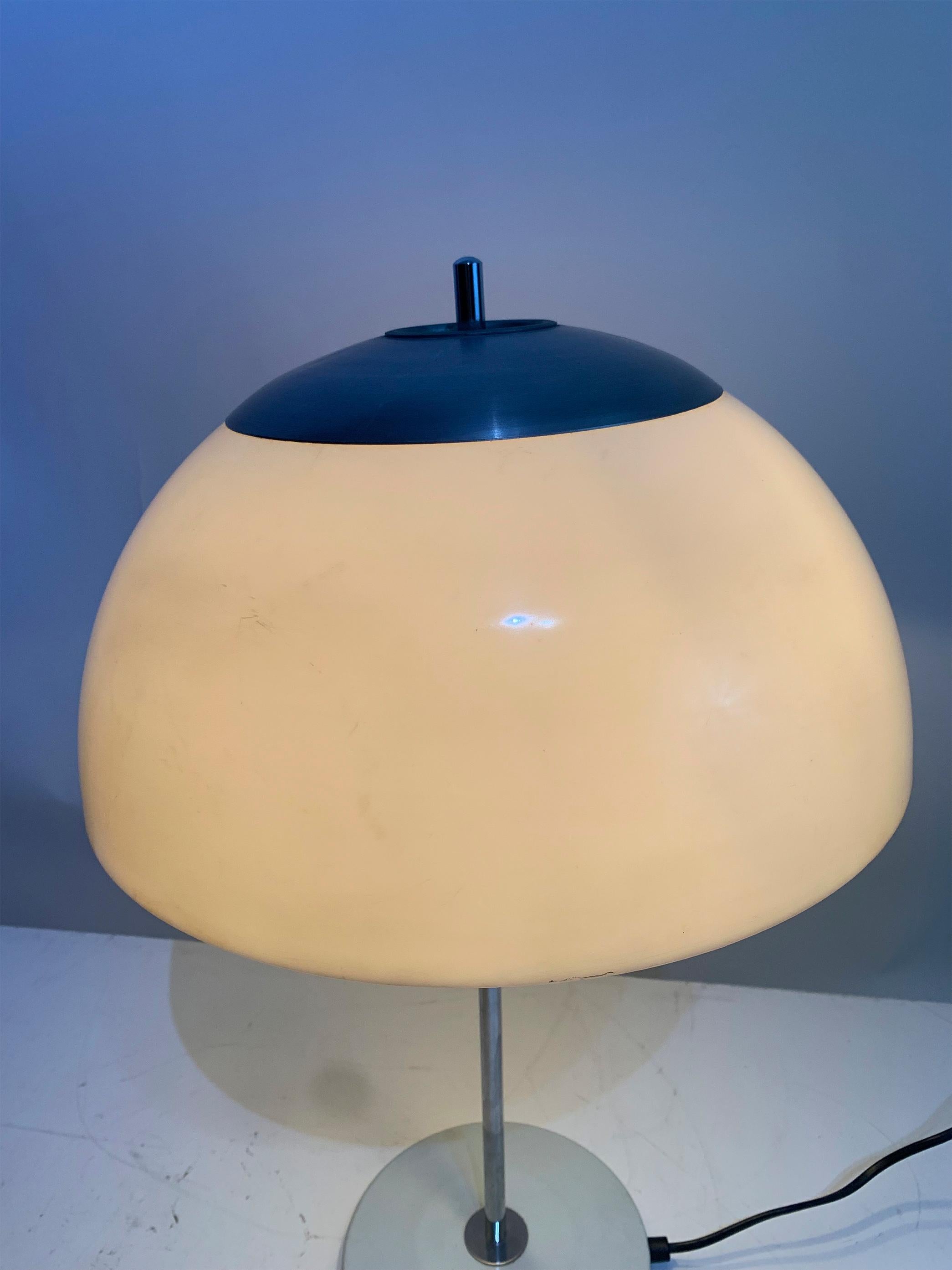Vintage UNILUX Mushroom Table Lamp, Metal shaft and Cream White plastic Shade In Good Condition For Sale In Beirut, LB