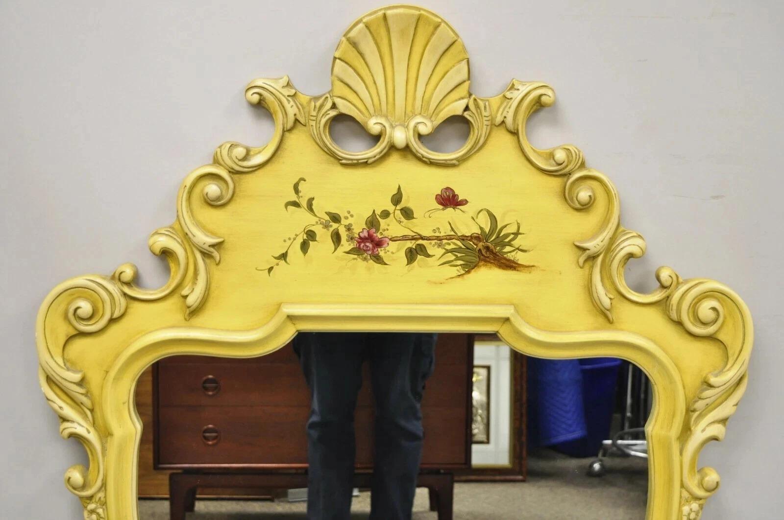 Chinoiseries Vintage Union National Chinoiserie Jaune Shell Wood Wood Frame Wall Mirror en vente