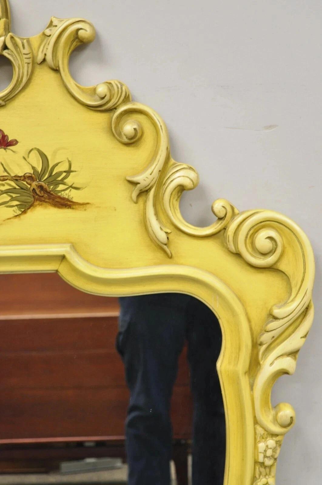20ième siècle Vintage Union National Chinoiserie Jaune Shell Wood Wood Frame Wall Mirror en vente