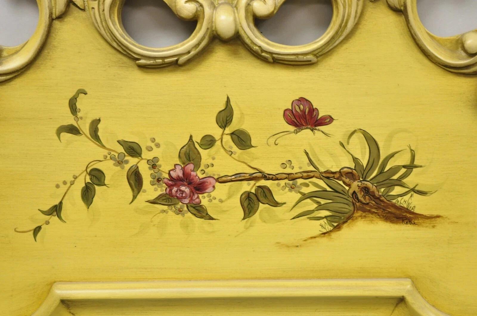Verre Vintage Union National Chinoiserie Jaune Shell Wood Wood Frame Wall Mirror en vente