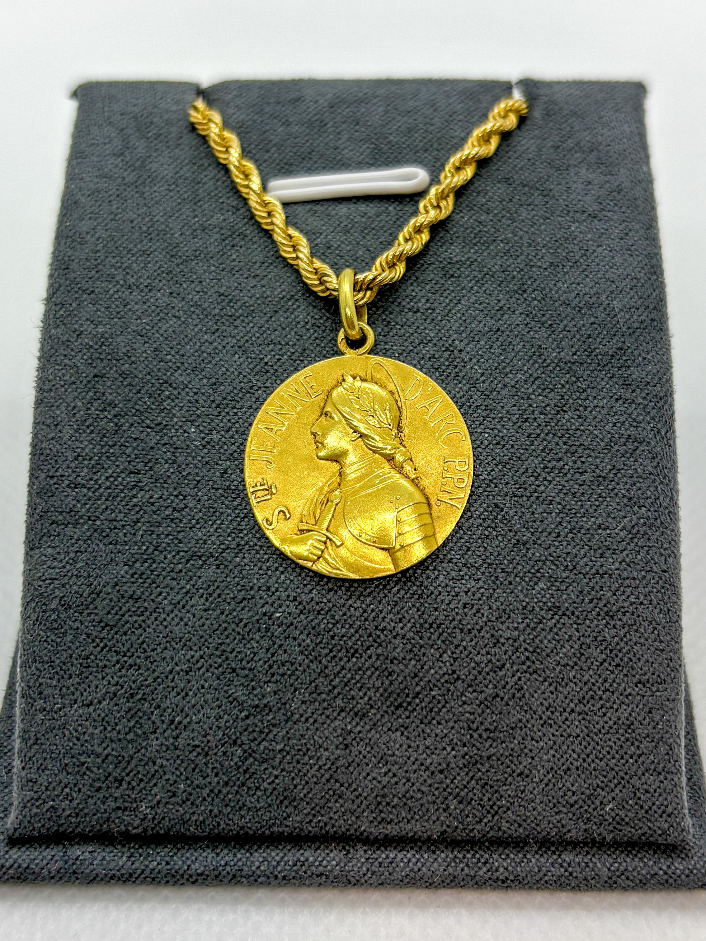 Medaglia d'epoca e unica in oro 18k Jeanne d'Arc - Ciondolo religioso francese, 4,12 g in vendita 5