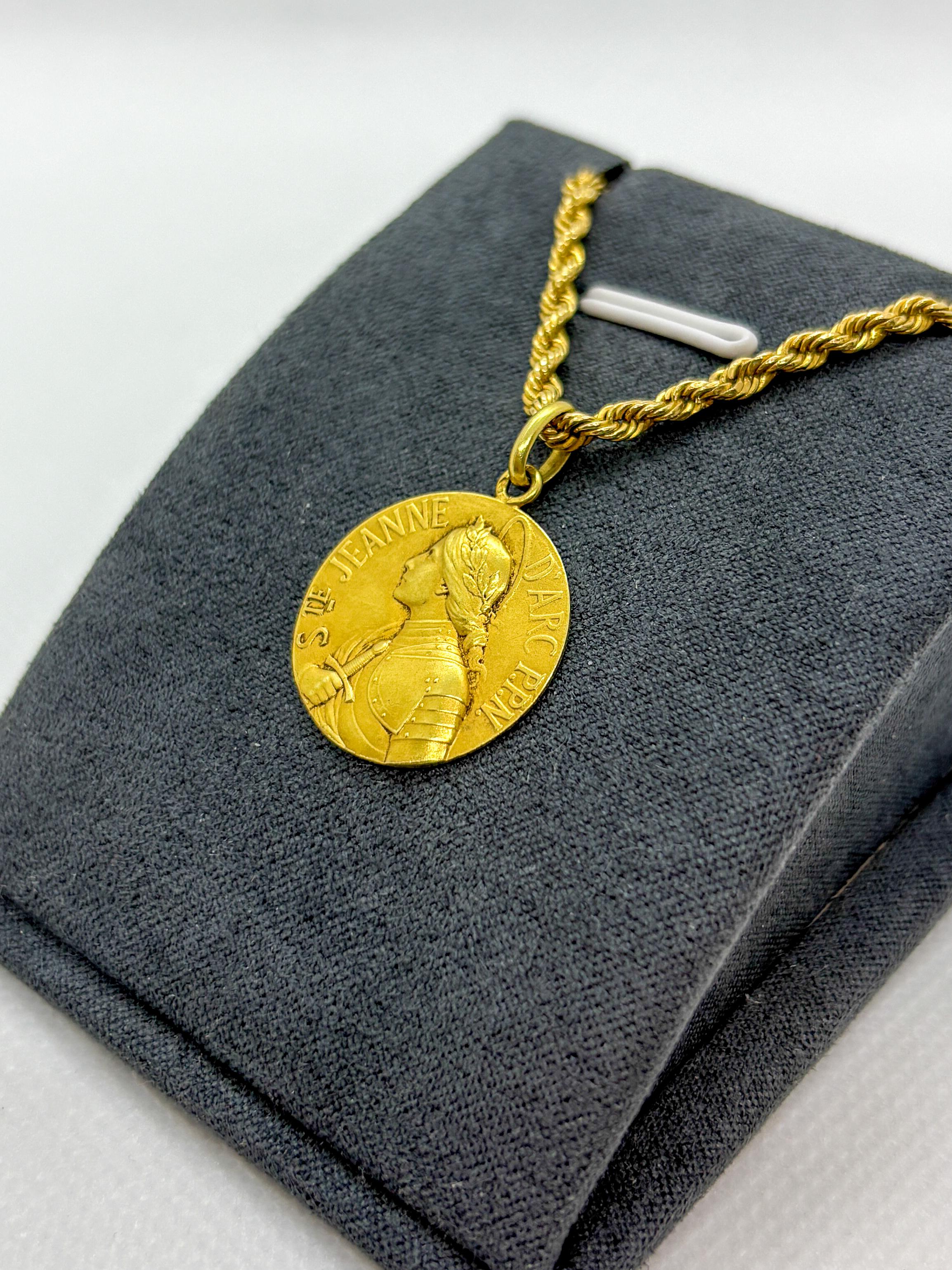 Medaglia d'epoca e unica in oro 18k Jeanne d'Arc - Ciondolo religioso francese, 4,12 g in vendita 6