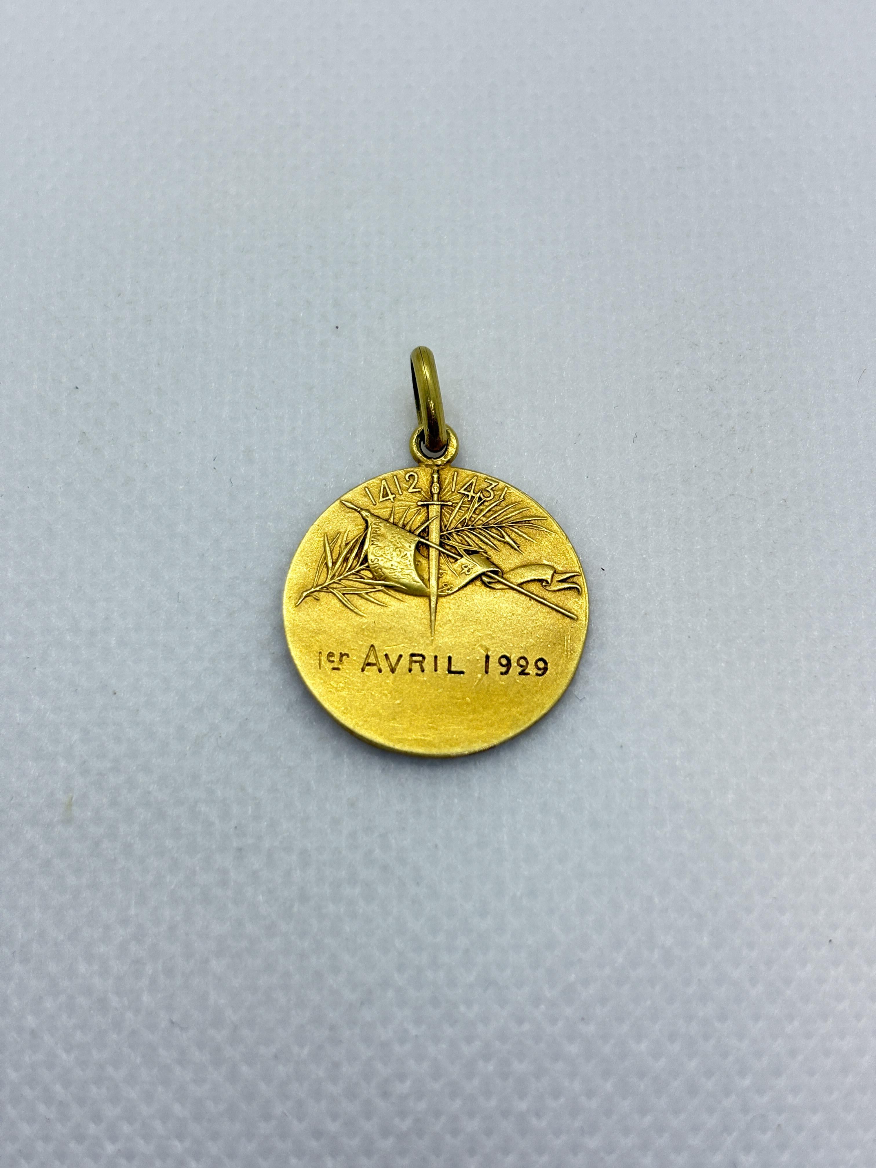 Medaglia d'epoca e unica in oro 18k Jeanne d'Arc - Ciondolo religioso francese, 4,12 g In condizioni buone in vendita a BÉZIERS, FR