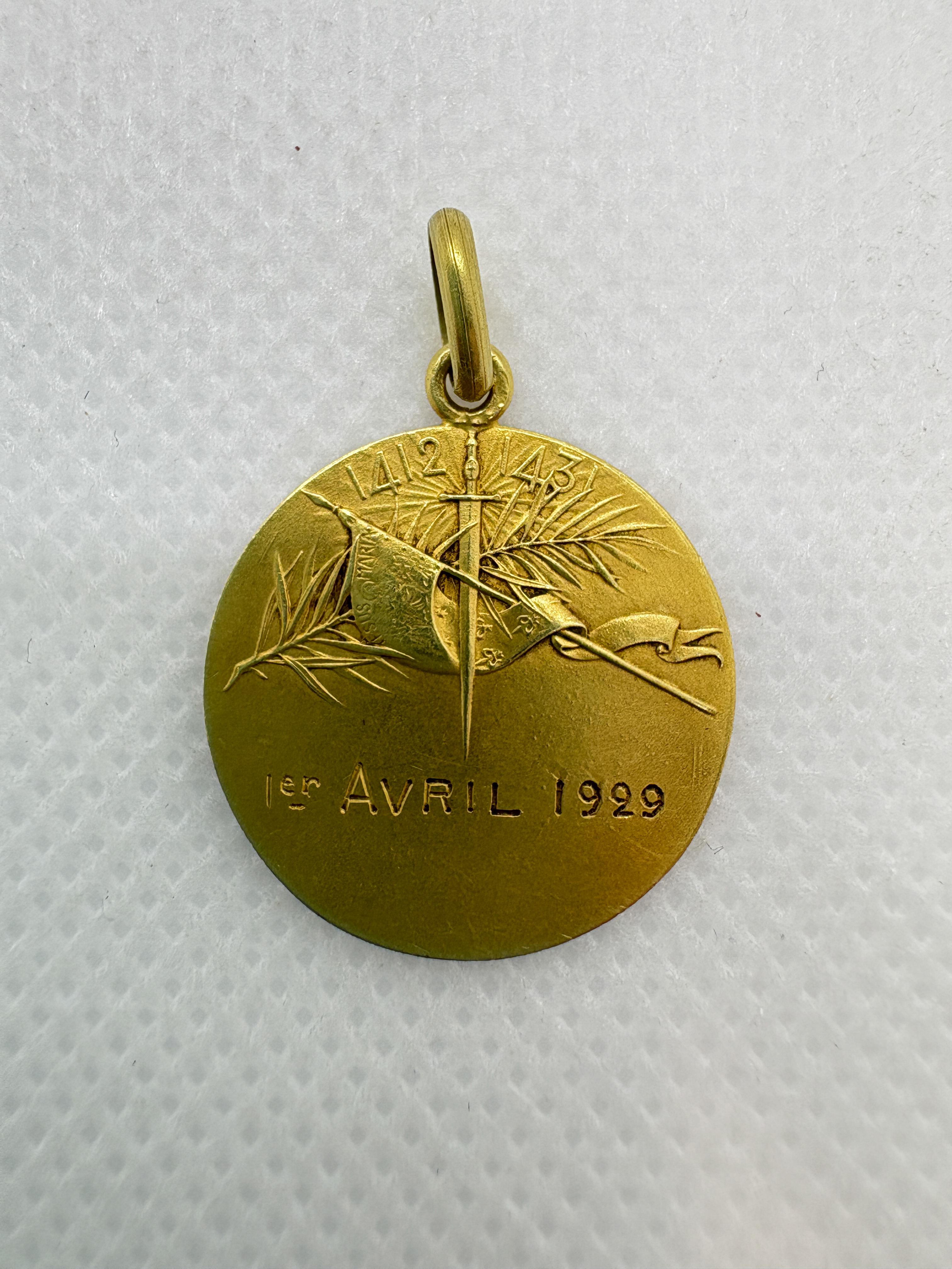 da uomo o donna Medaglia d'epoca e unica in oro 18k Jeanne d'Arc - Ciondolo religioso francese, 4,12 g in vendita