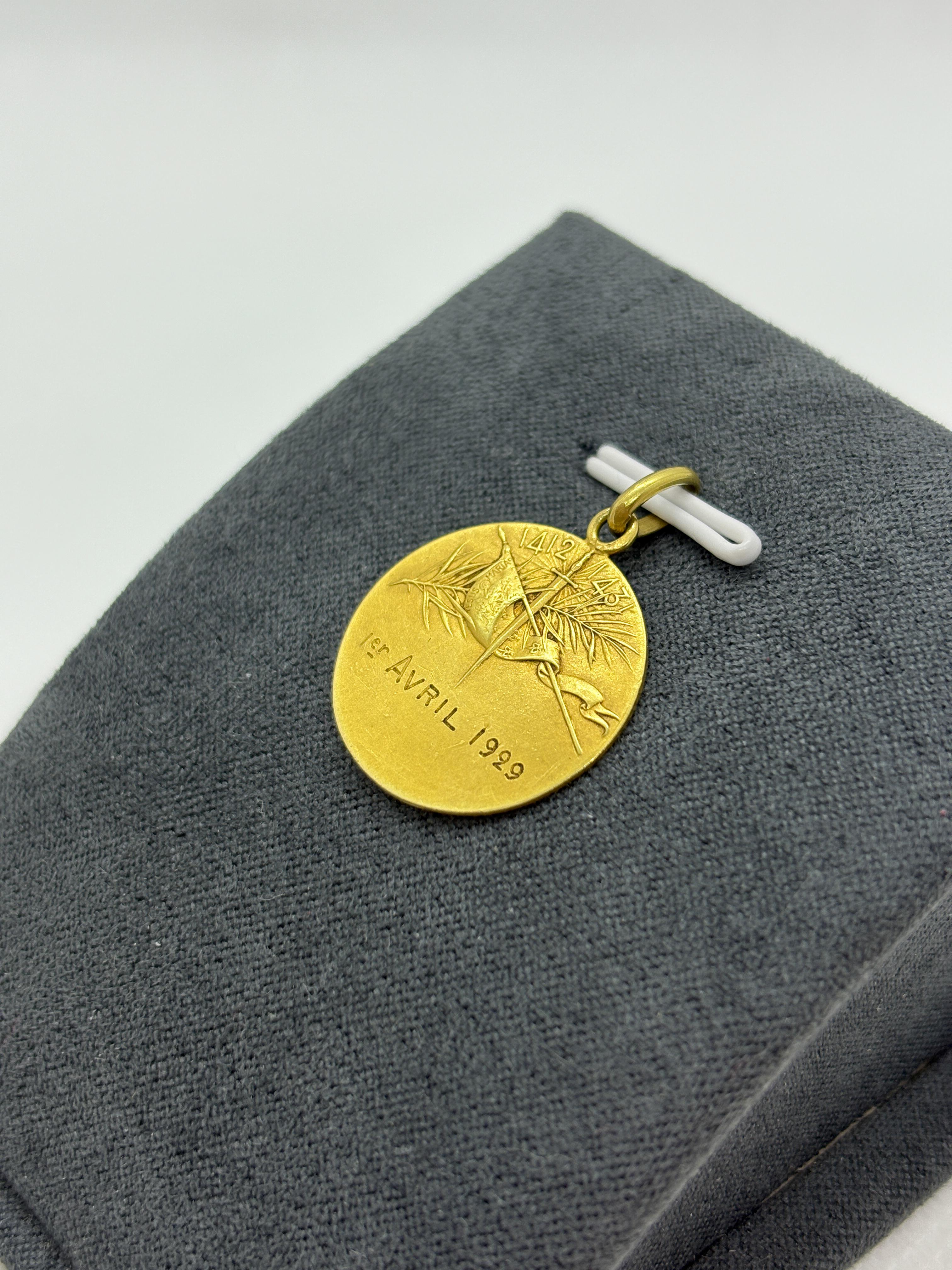 Medaglia d'epoca e unica in oro 18k Jeanne d'Arc - Ciondolo religioso francese, 4,12 g in vendita 3