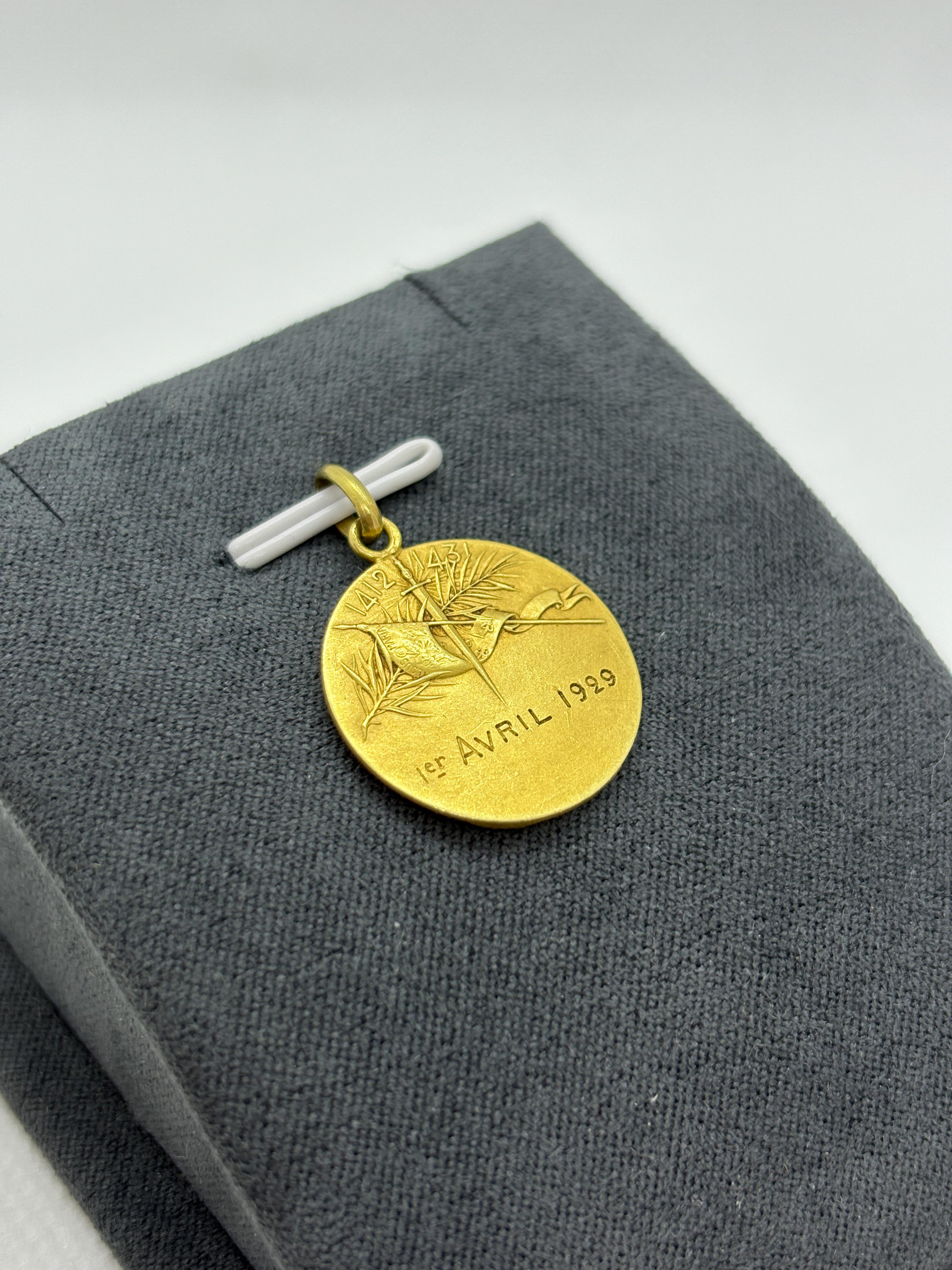 Medaglia d'epoca e unica in oro 18k Jeanne d'Arc - Ciondolo religioso francese, 4,12 g in vendita 4