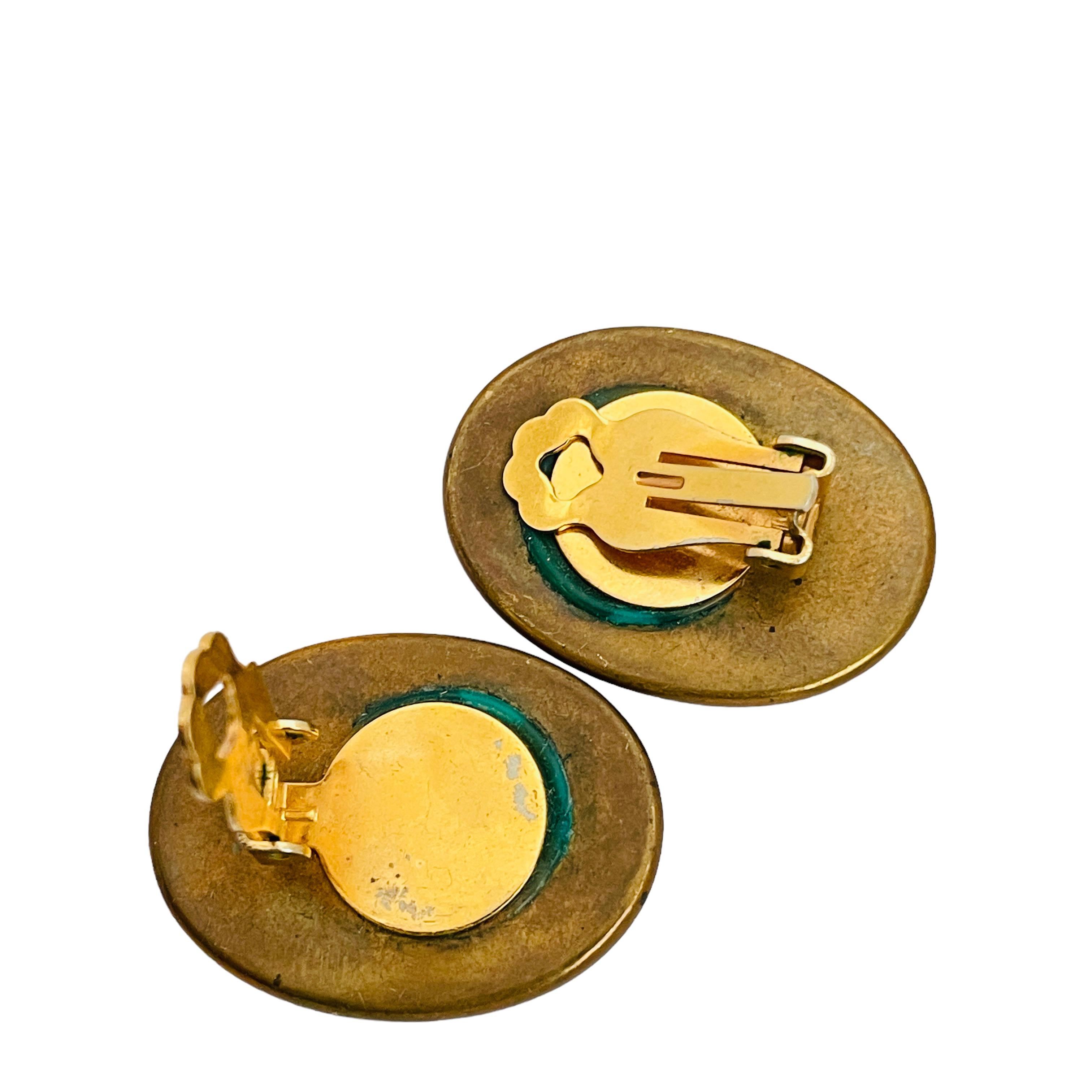 Vintage unique gold enamel glass designer clip on earrings In Good Condition For Sale In Palos Hills, IL