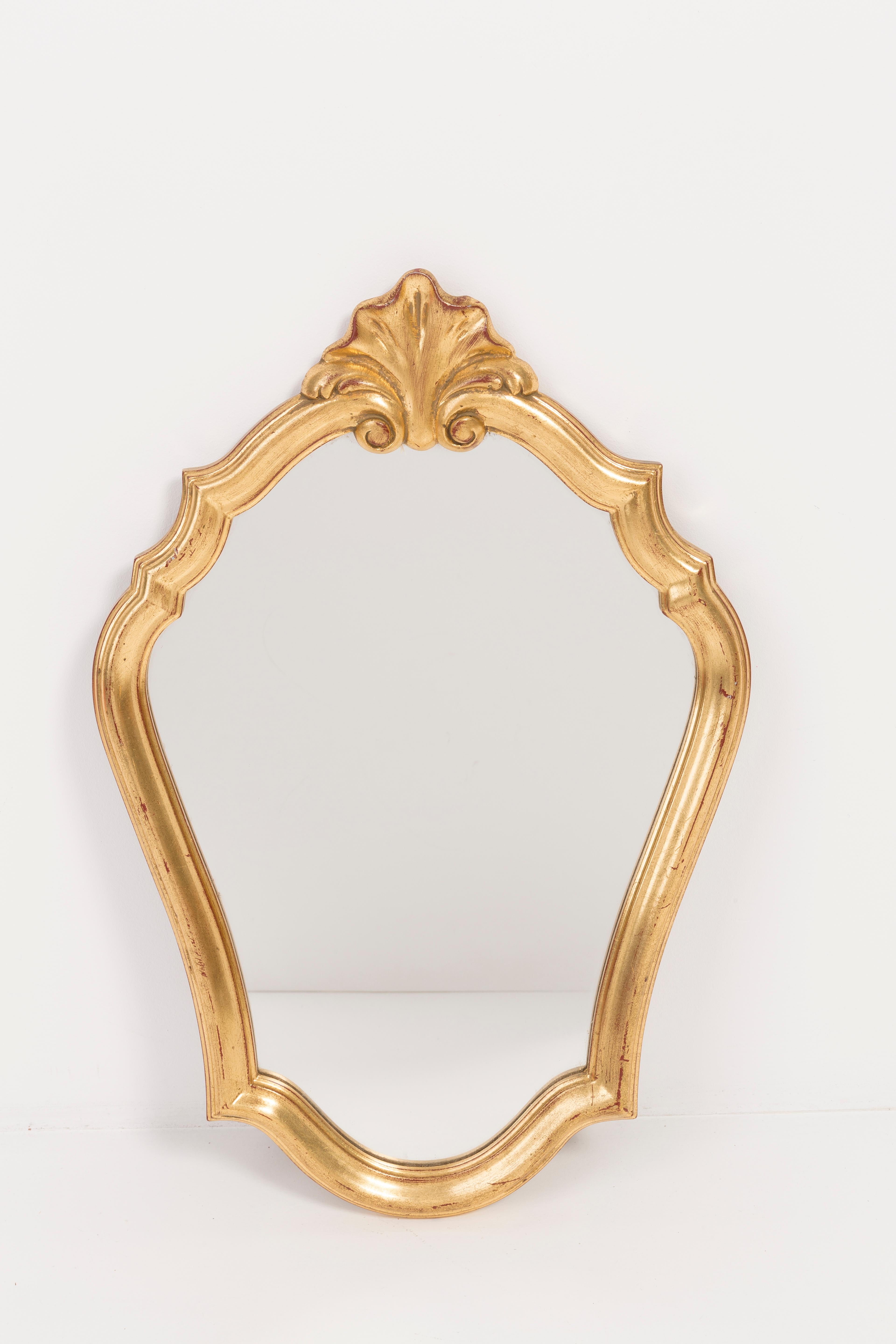 Dekorativer Vintage-Holzspiegel in einzigartiger Form aus Gold, Belgien, 1960er Jahre (Moderne der Mitte des Jahrhunderts) im Angebot