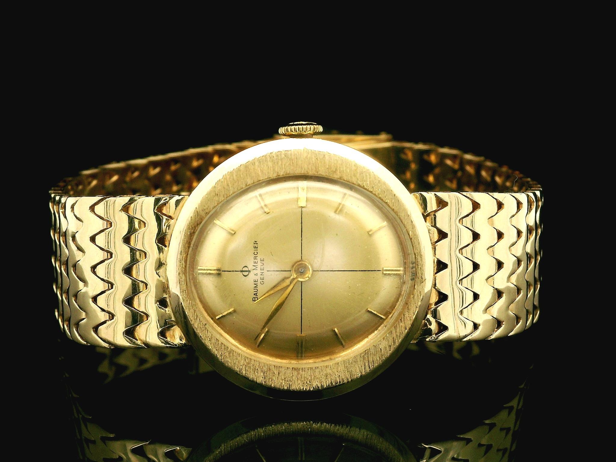 Vintage Unisex 14k Yellow Gold Baume & Mercier Mechanical Wrist Watch Bracelet Bon état - En vente à Montclair, NJ