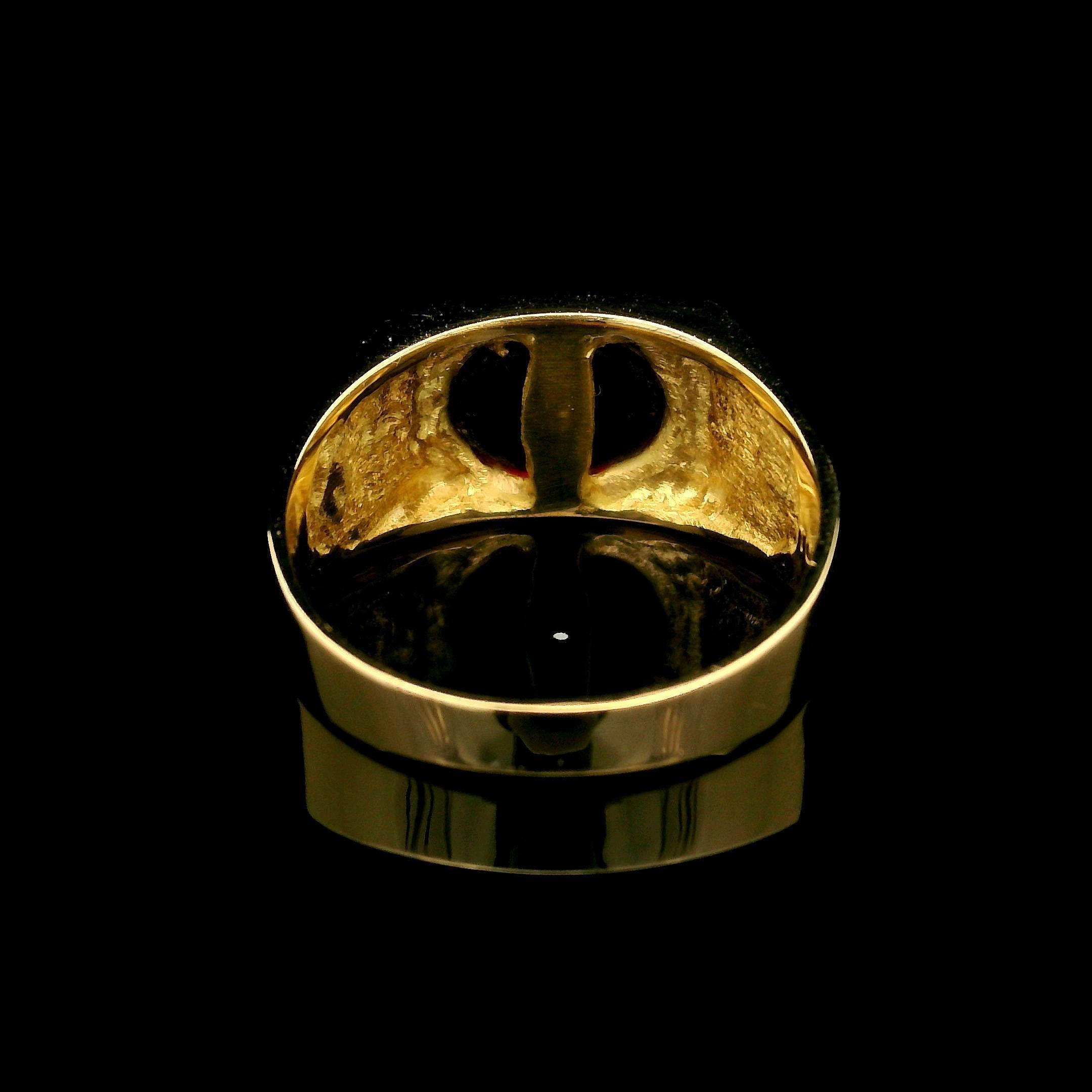 -Piedra(s)-
(1) Granate auténtico natural - Cabujón ovalado - Engastado en bisel - Color rojo cálido - 6,3 x 4,7 mm (aprox.)

Material: oro Amarillo 18k
Peso: 4.85 gramos
Tamaño del anillo: 7.5 ( ajustado al dedo, ponte en contacto con nosotros