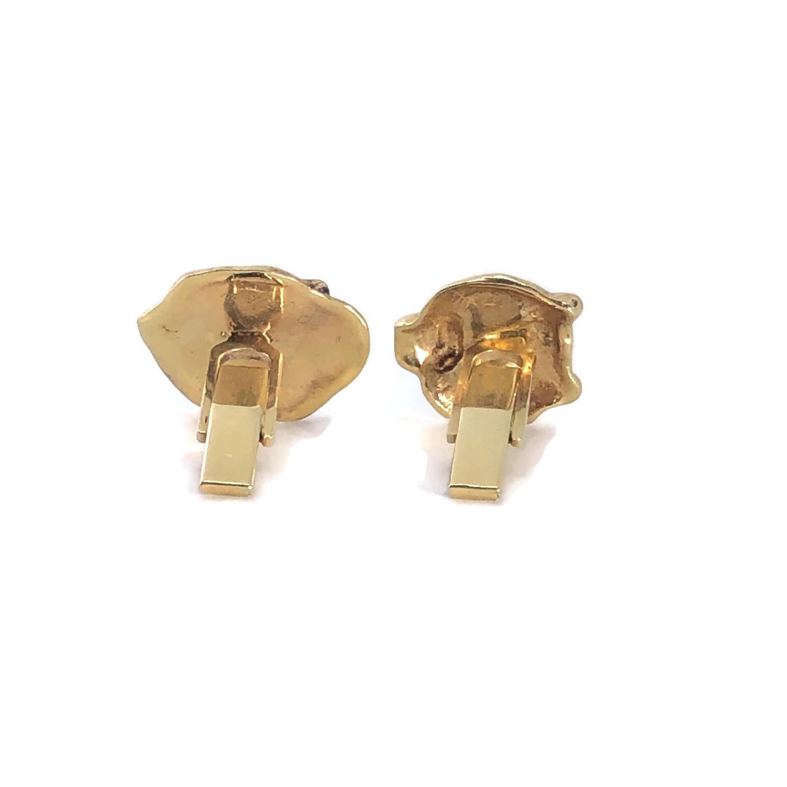 Unique collectible Vintage 14k yellow gold men's or ladies' cufflinks in mint condition. Although they are vintage, probably from the 50's or 60's, they have a modern look which makes them more attractive than the models that are naturalistic.

Add