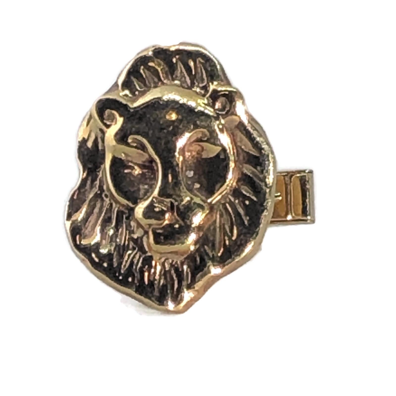Vintage Unisex Cufflinks in Lion and Lioness Design Made in 14 Karat Yellow Gold In Excellent Condition For Sale In New York, NY