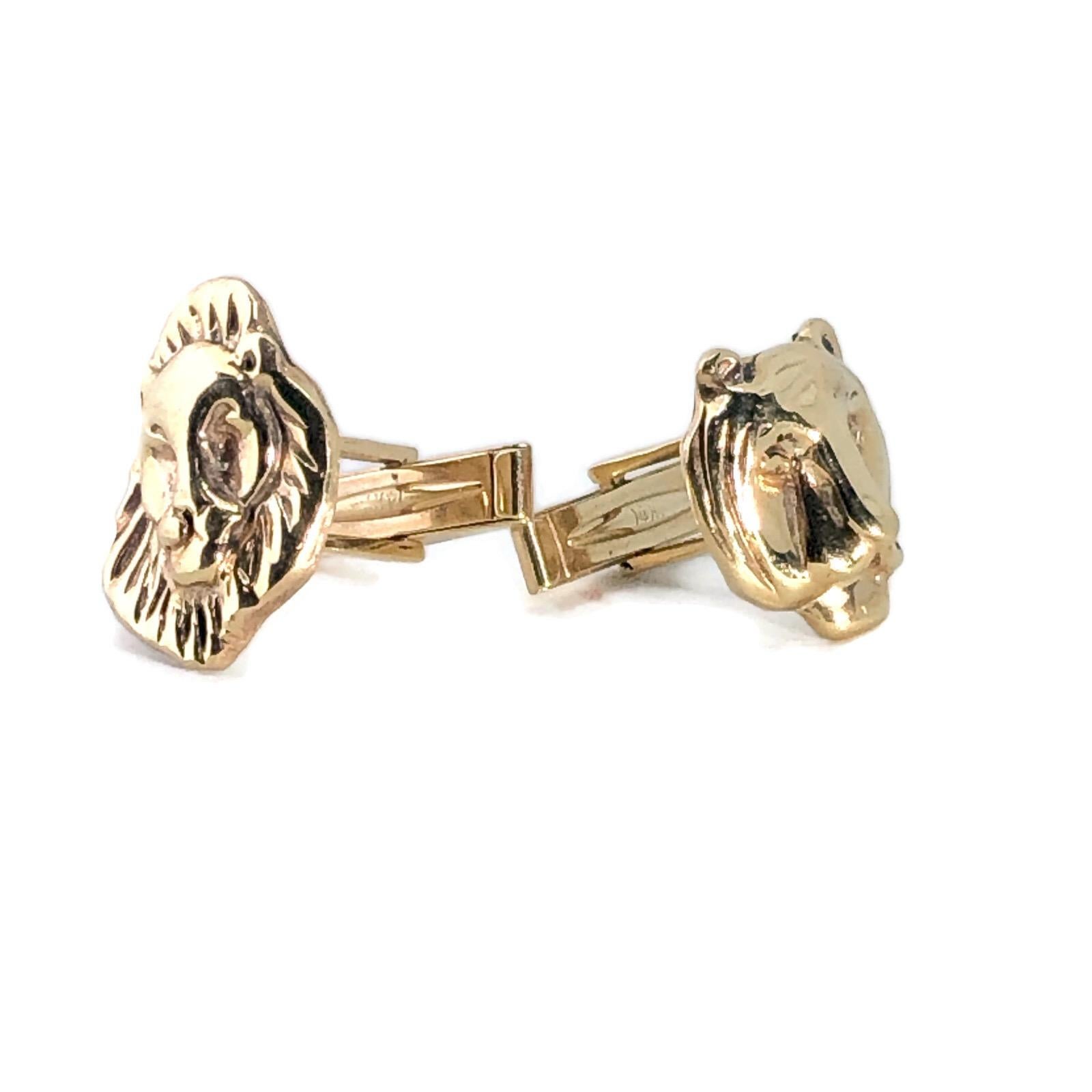 Vintage Unisex Cufflinks in Lion and Lioness Design Made in 14 Karat Yellow Gold For Sale 2