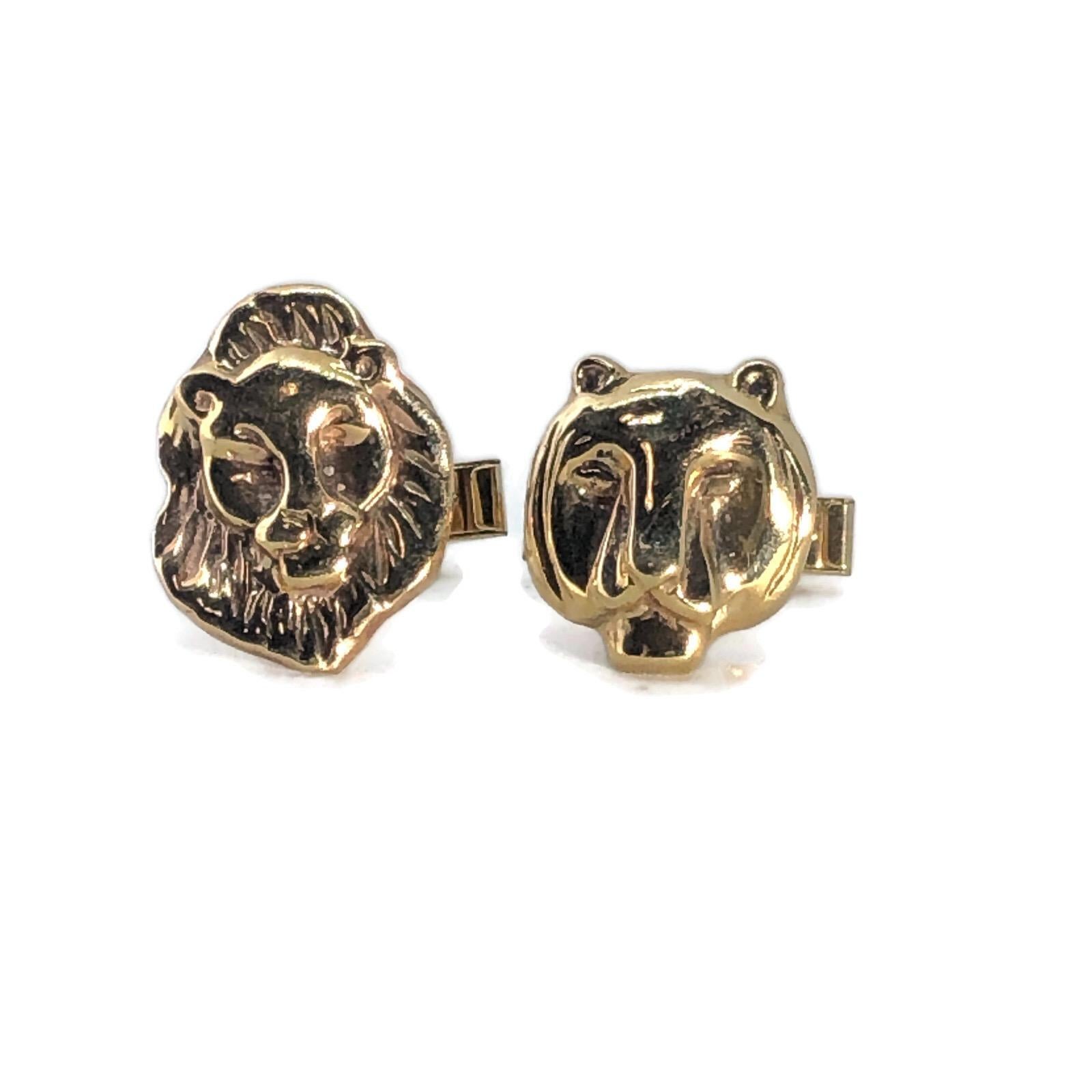Vintage Unisex Cufflinks in Lion and Lioness Design Made in 14 Karat Yellow Gold For Sale 3
