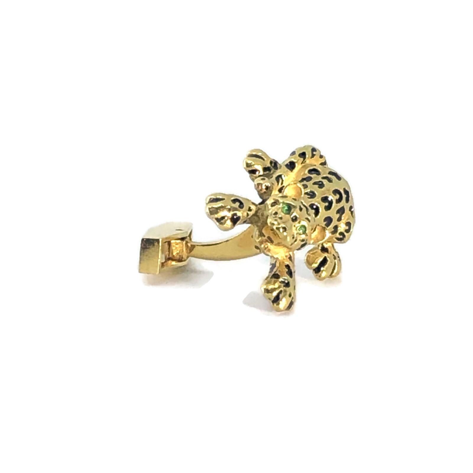 Round Cut Vintage Unisex Cufflinks of Tigers Made In Italy  In 18k Gold With Emerald Eyes For Sale