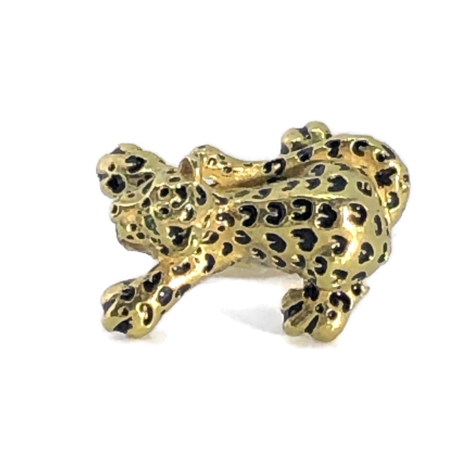 Vintage Unisex Cufflinks of Tigers Made In Italy  In 18k Gold With Emerald Eyes For Sale 1