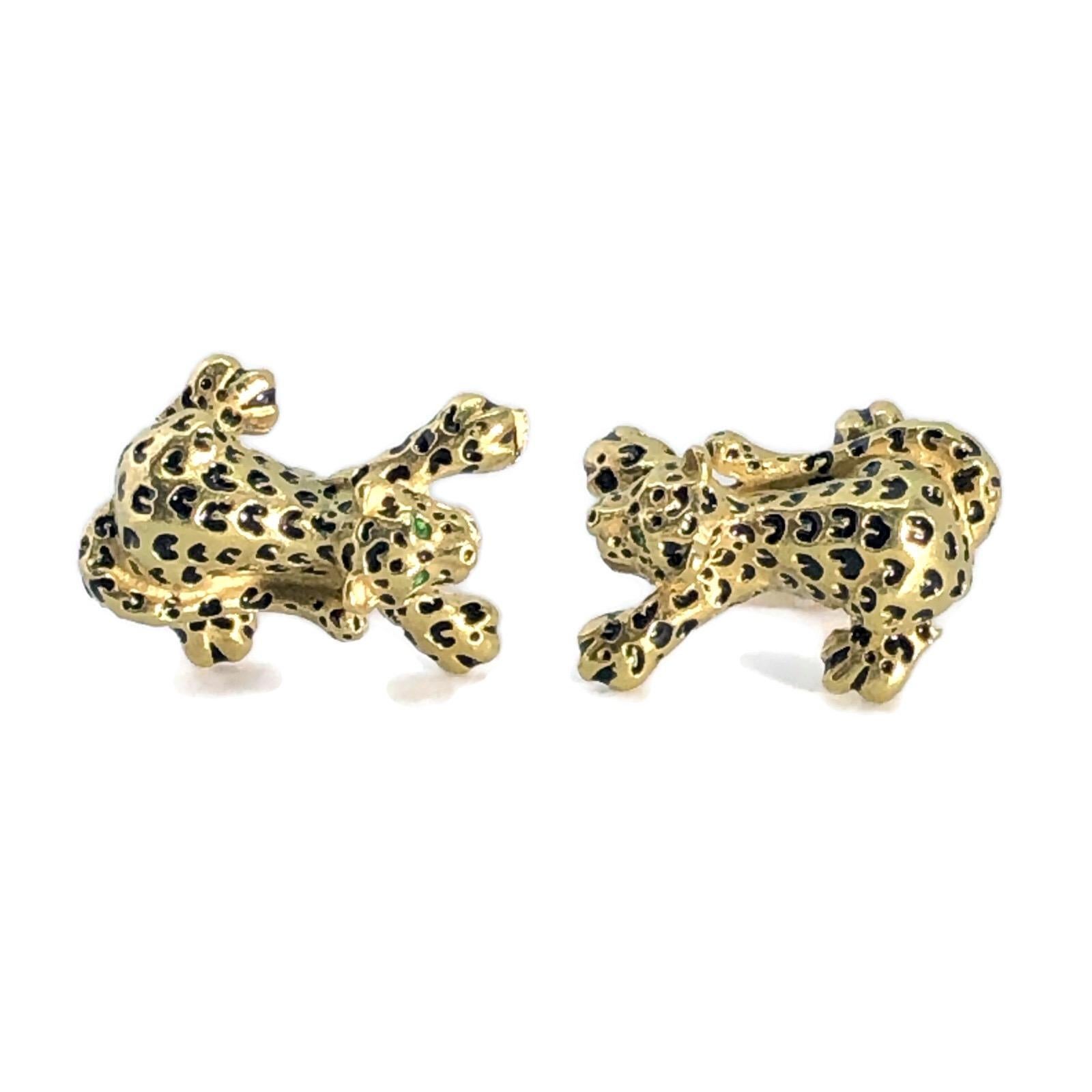 Vintage Unisex Cufflinks of Tigers Made In Italy  In 18k Gold With Emerald Eyes For Sale 2