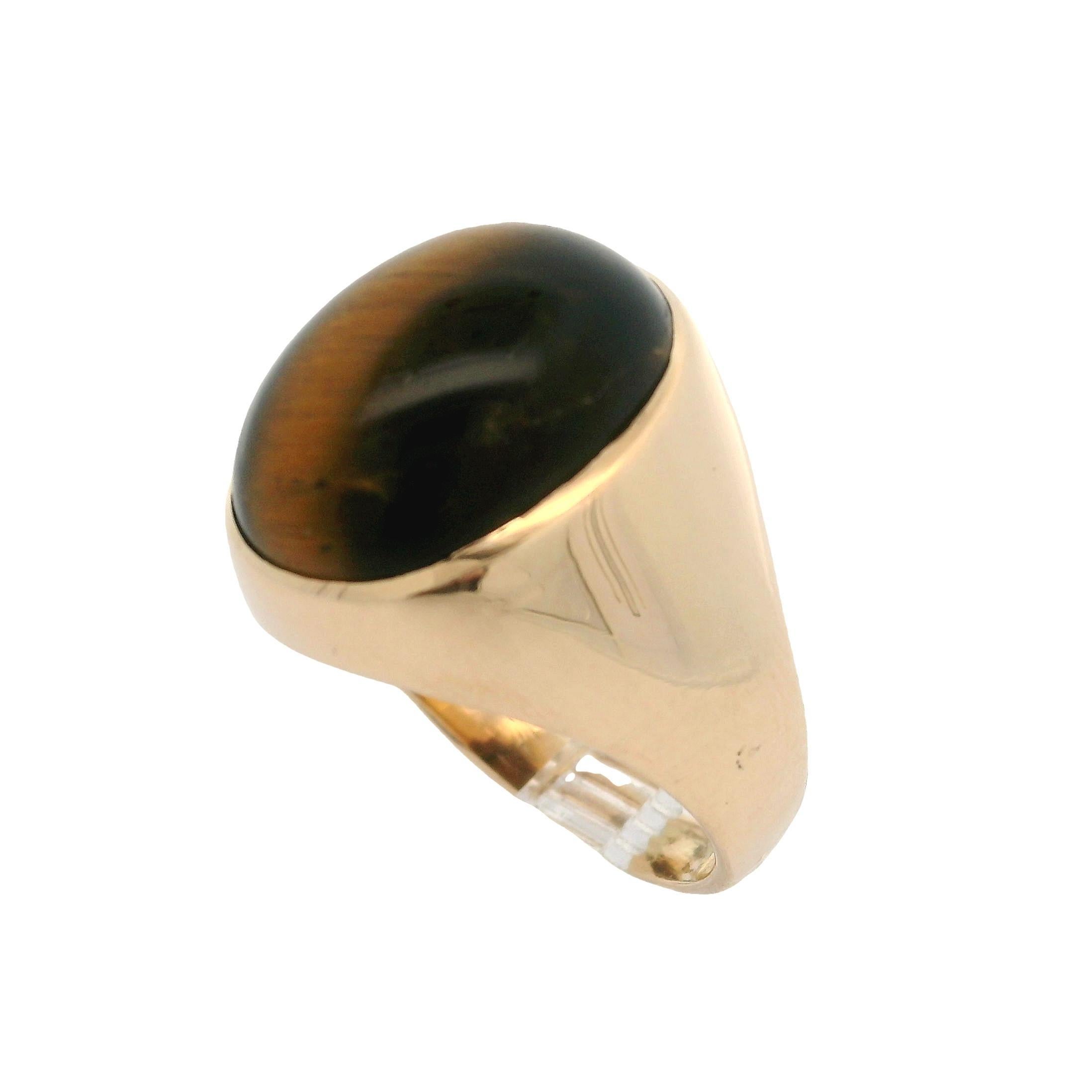 Vintage Unisex Solid Yellow Gold Large Tiger's Eye Bezel Solitaire Ring For Sale 7