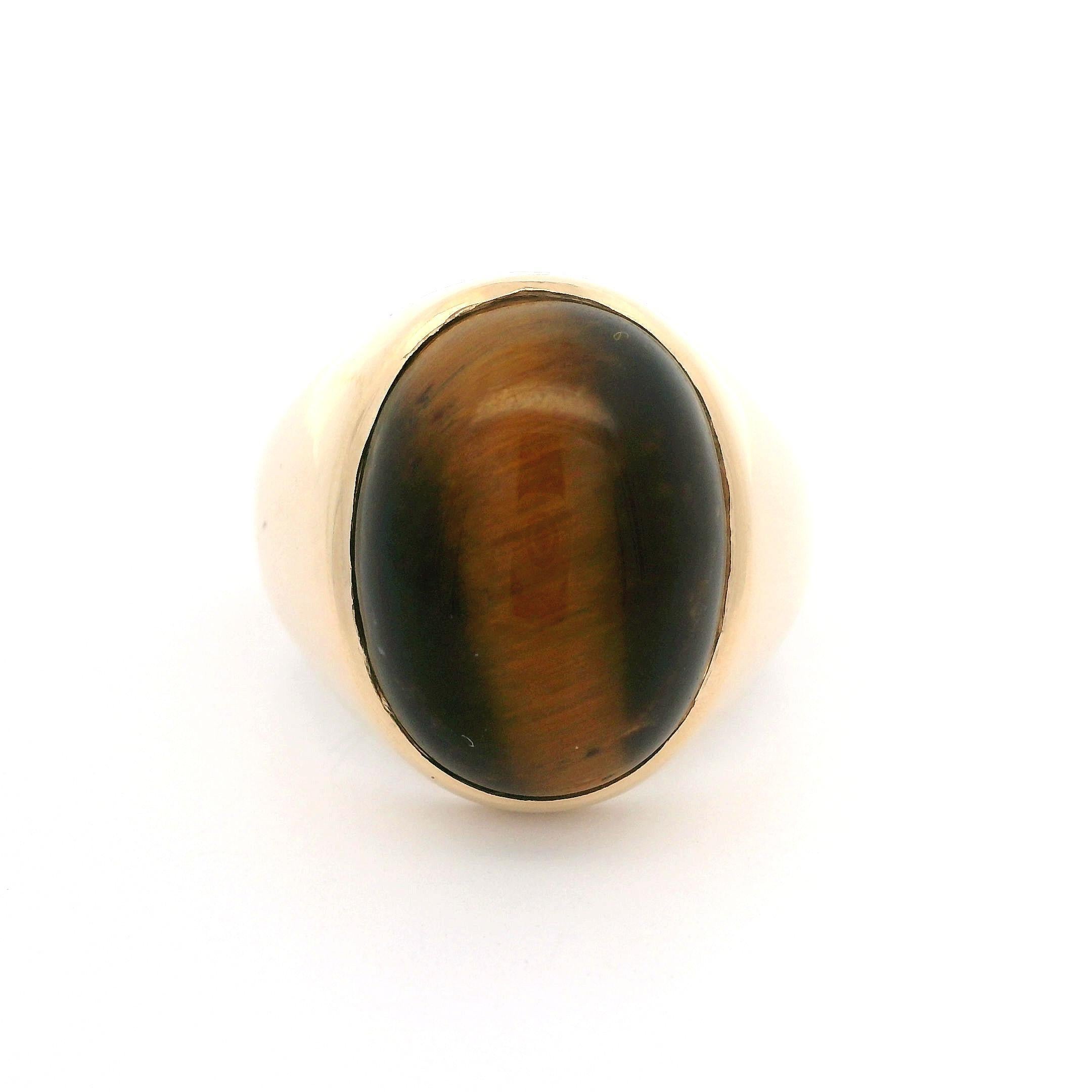 Vintage Unisex Solid Yellow Gold Large Tiger's Eye Bezel Solitaire Ring For Sale 1