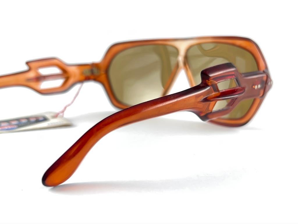 Vintage Unisol Oversized Translucent Honey 1970'S Sunglasses Made In France For Sale 4