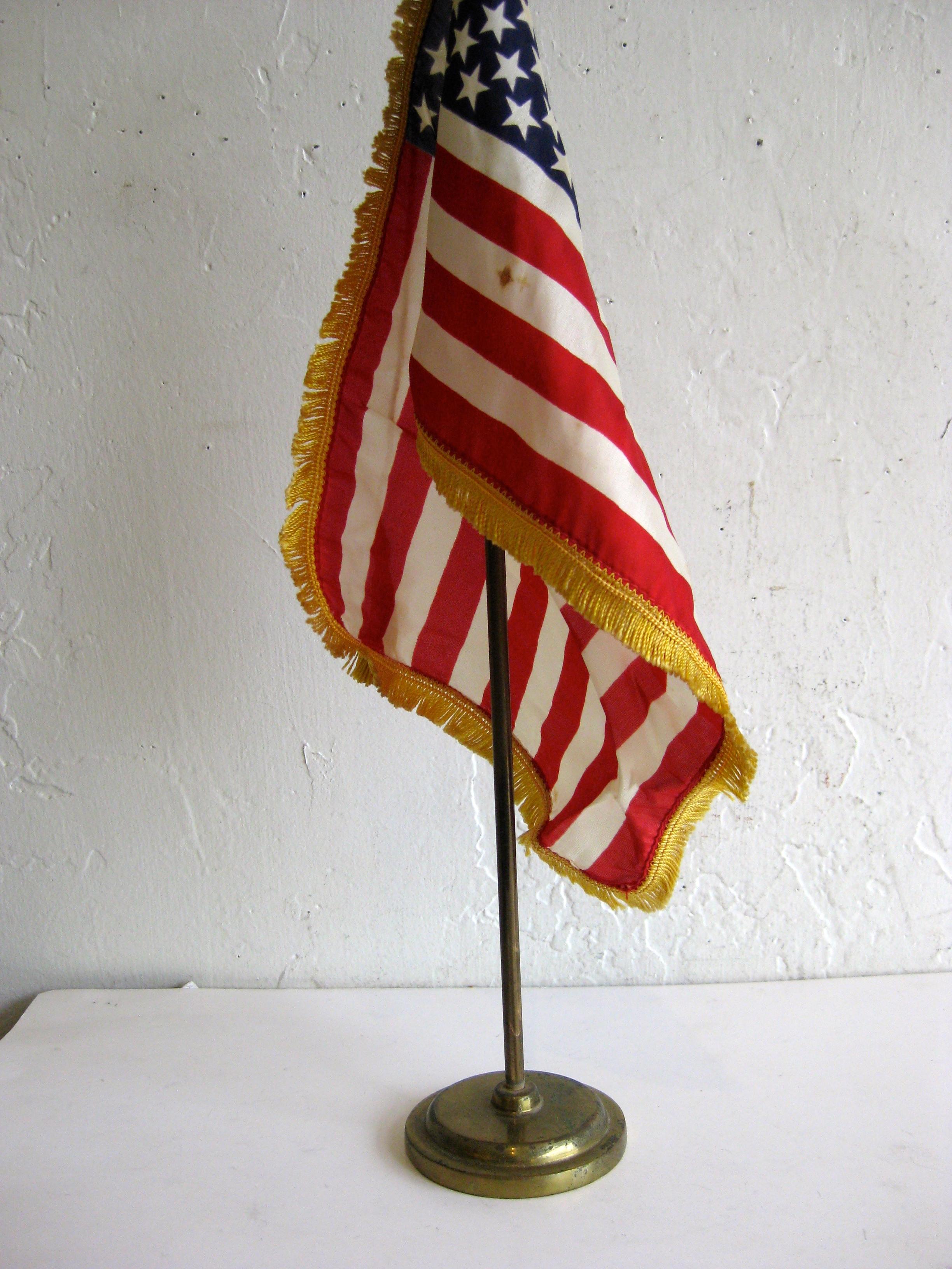 Vintage United States Military Desk 50 Star American Silk Flag on Brass Flagpole In Good Condition In San Diego, CA