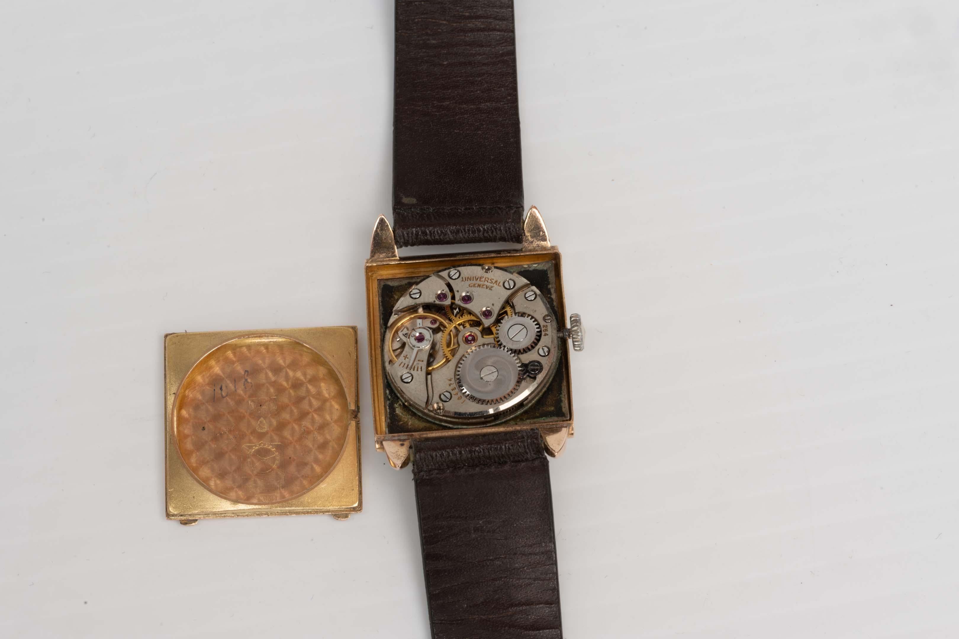 Vintage Universal Geneve 18k Pink Gold Wristwatch In Good Condition For Sale In Montreal, QC