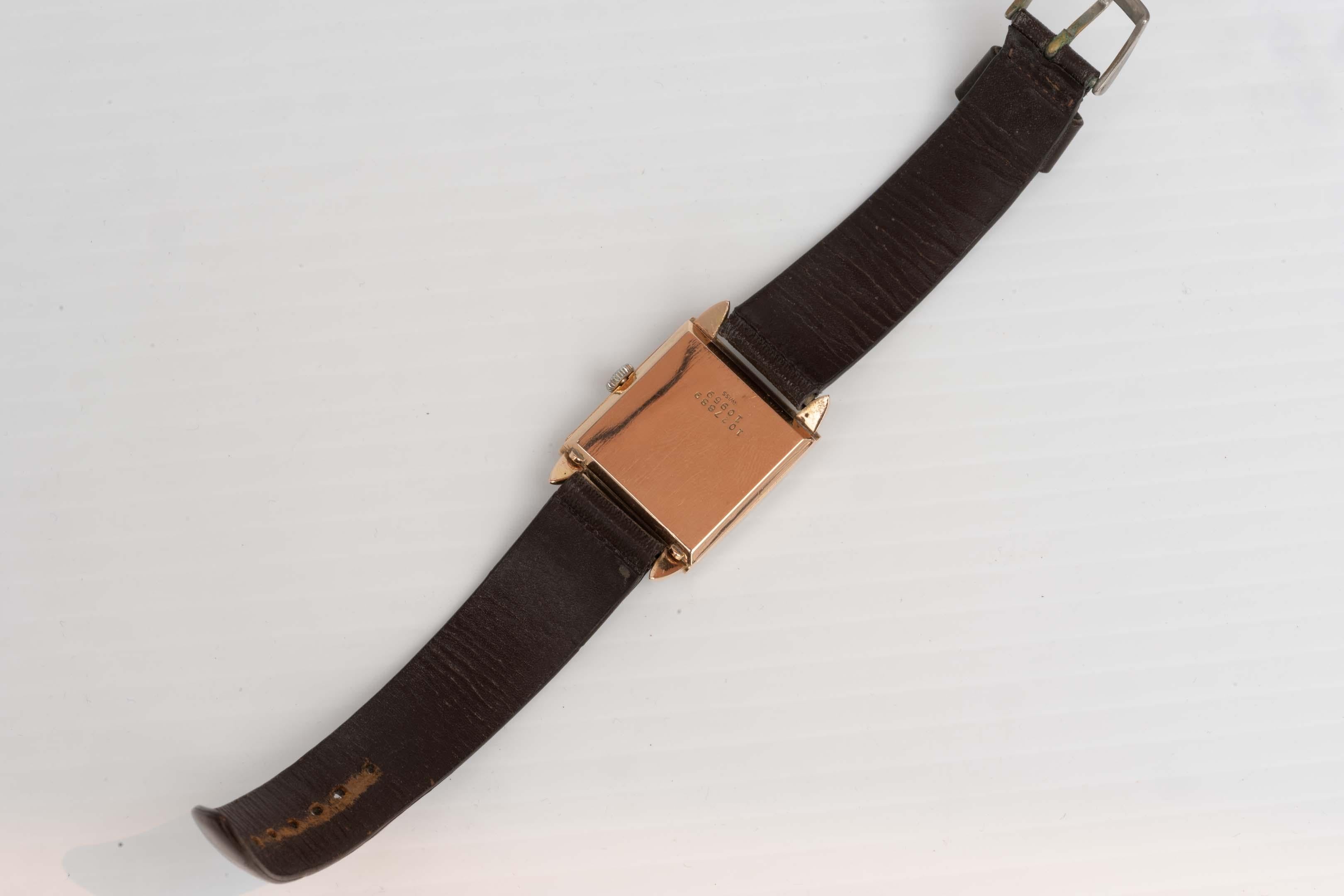 Vintage Universal Geneve 18k Pink Gold Wristwatch For Sale 1