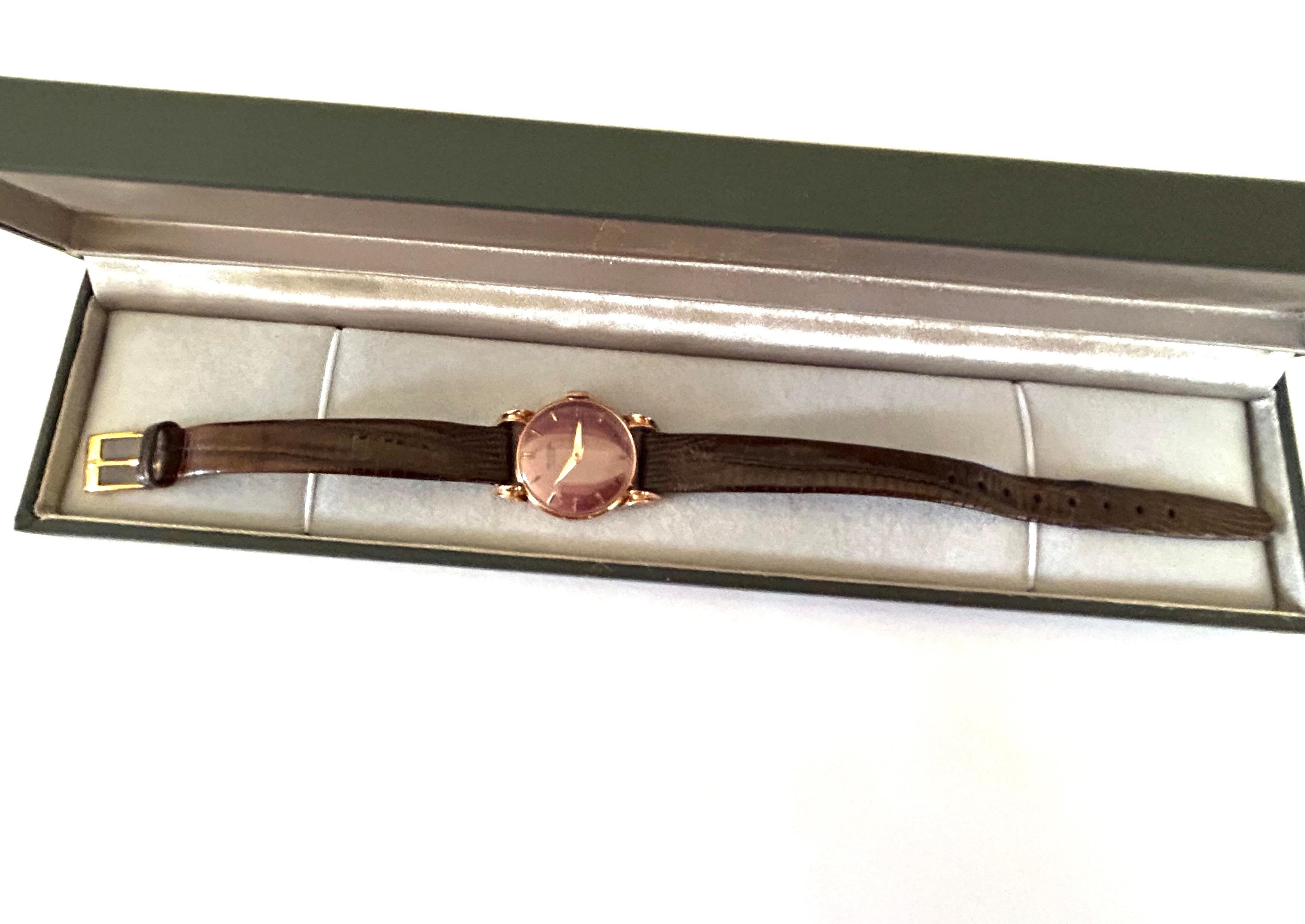 Vintage Universal Geneve 18k Rose Gold Wristwatch 1950 In Good Condition For Sale In London, GB
