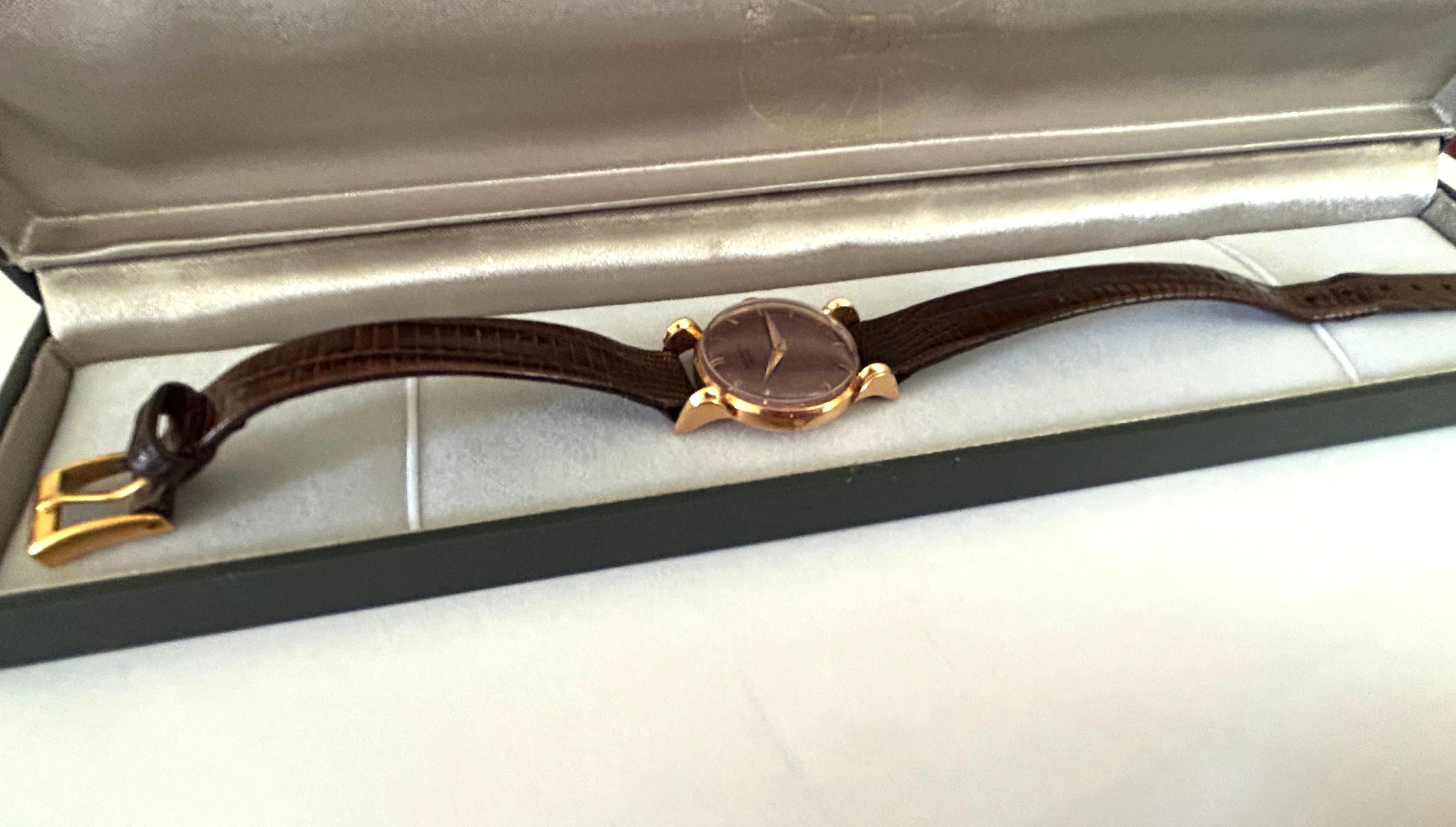 Vintage Universal Geneve 18k Rose Gold Wristwatch 1950 For Sale 4