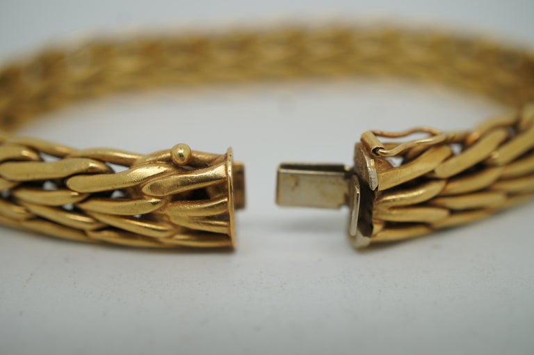 Vintage UnoAErre Arezzo Italy 18K Gold Woven Chain Bracelet For Sale at  1stDibs