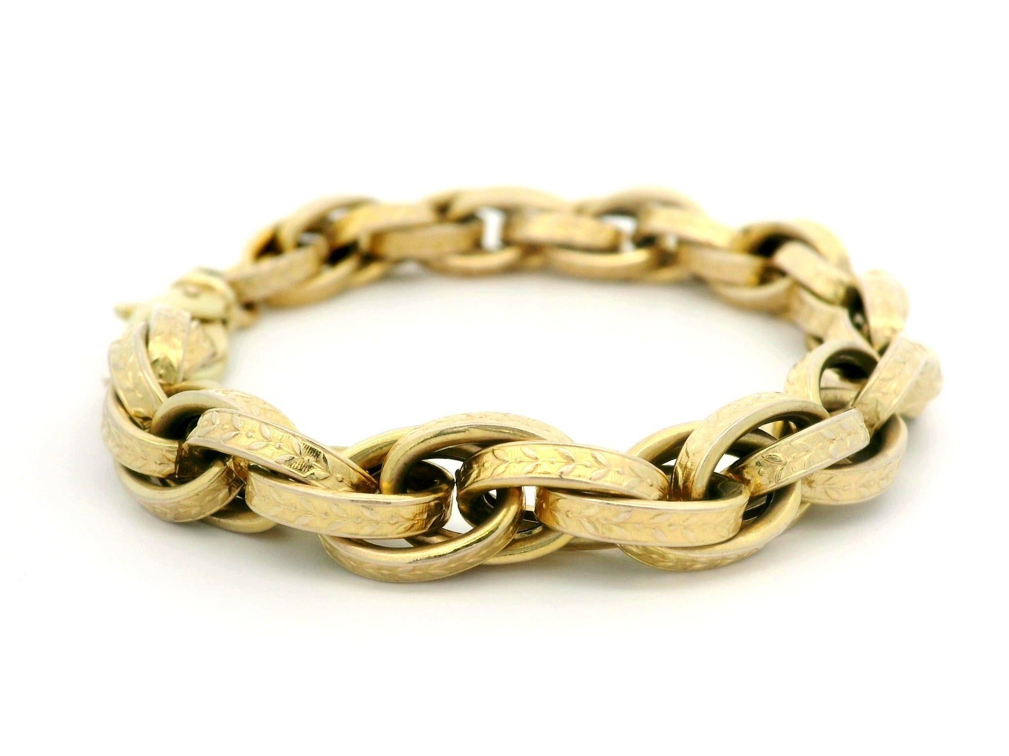 Vintage UNOARRE 14k Gold Textured Floral Pattern Interlocking Link Bracelet In Good Condition In Montclair, NJ