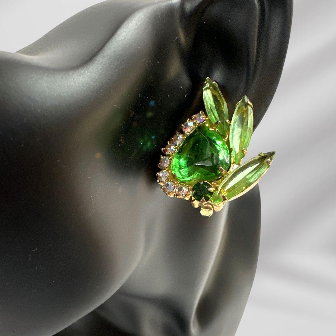 Art Deco Vintage Unsigned Julianna Green Heart Cut Glass and Rhinestone Earrings For Sale
