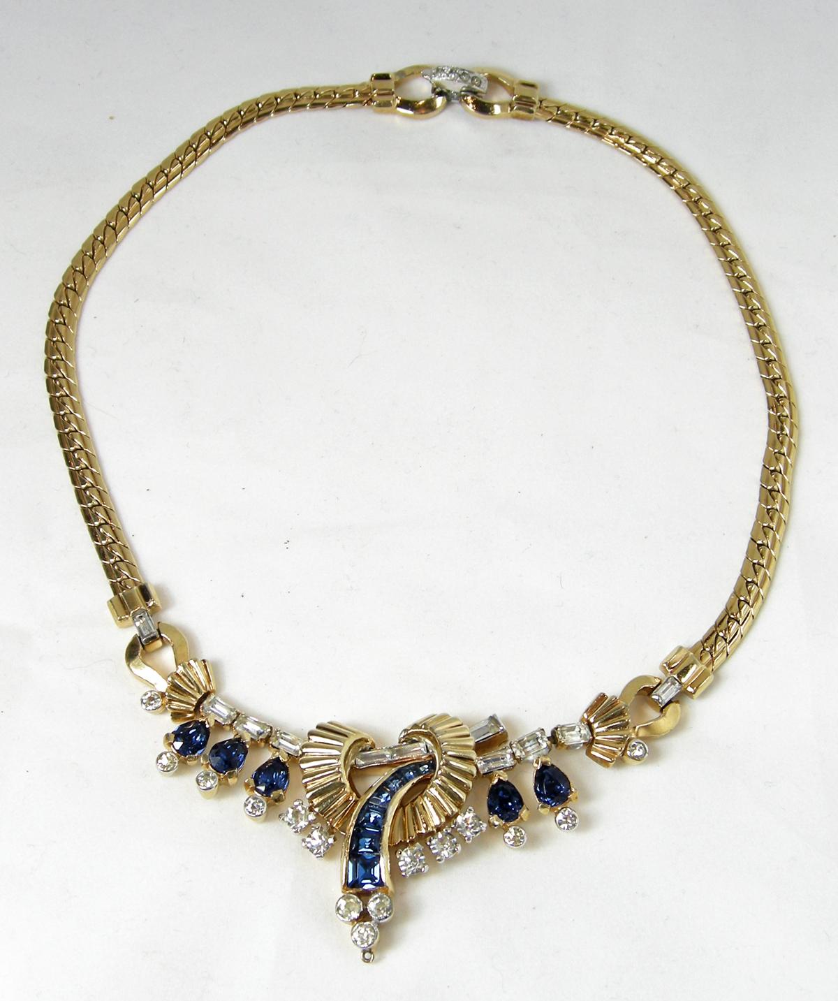 Vintage Unsigned Mazer Crystals Centerpiece Necklace In Good Condition For Sale In New York, NY