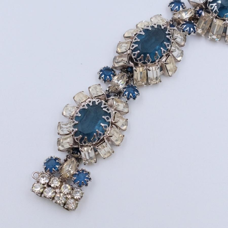 Year: 1950
Hallmark: -
Condition: very good
Dimensions: L 20.3 cm
Materials: base metal, faux sapphires, faux diamonds