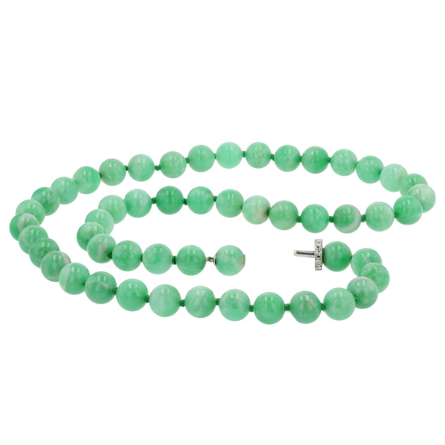 Vintage unbehandelte Jade Perlen und Diamant Verschluss Halskette (Retro) im Angebot