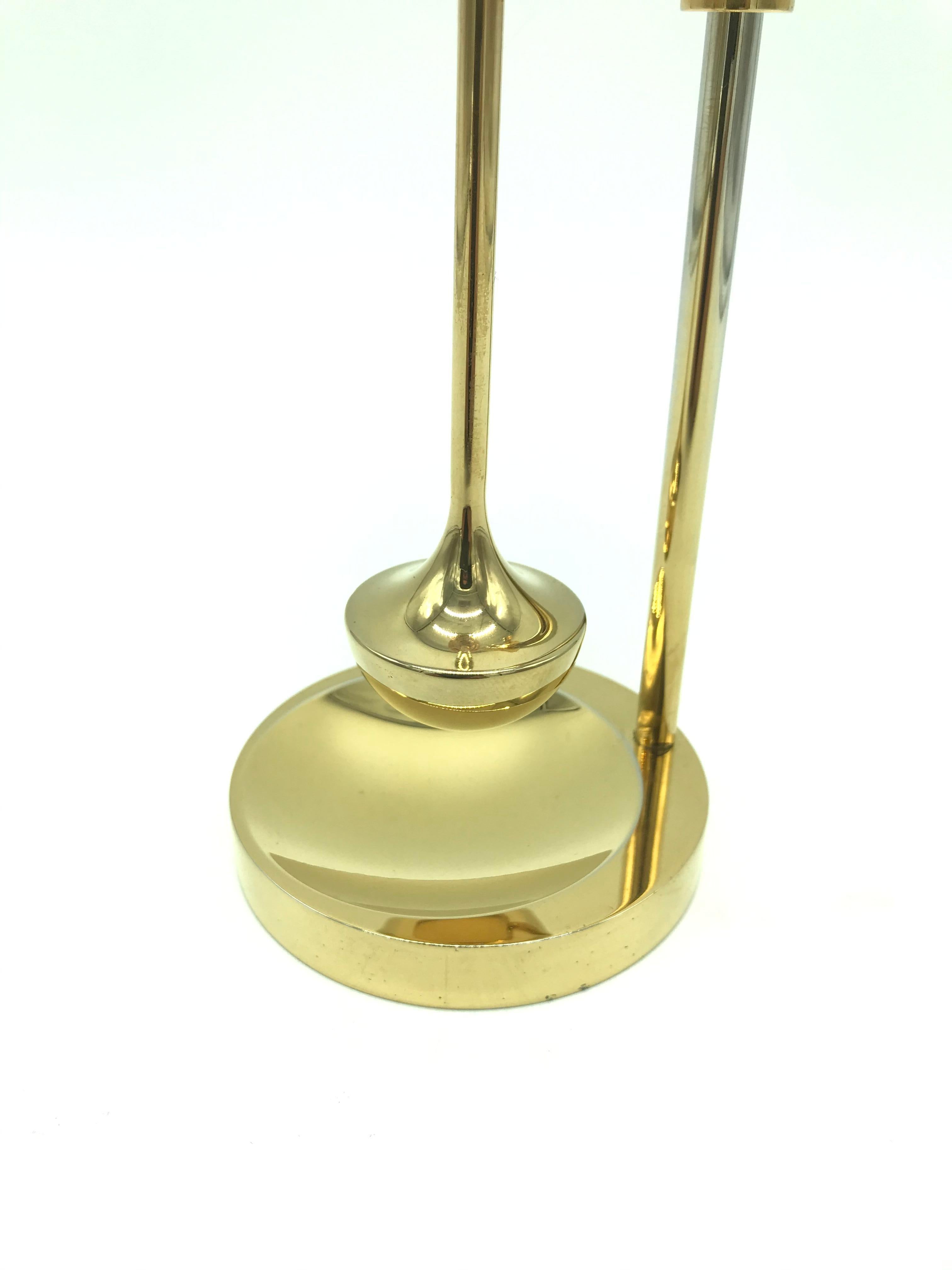 Vintage unused midcentury oil lamp by Ilse Ammonsen for Daproma Denmark
In 24-carat gold plate which is rare.
An extra wick will be included.
Runs on normal lamp oil. 



 