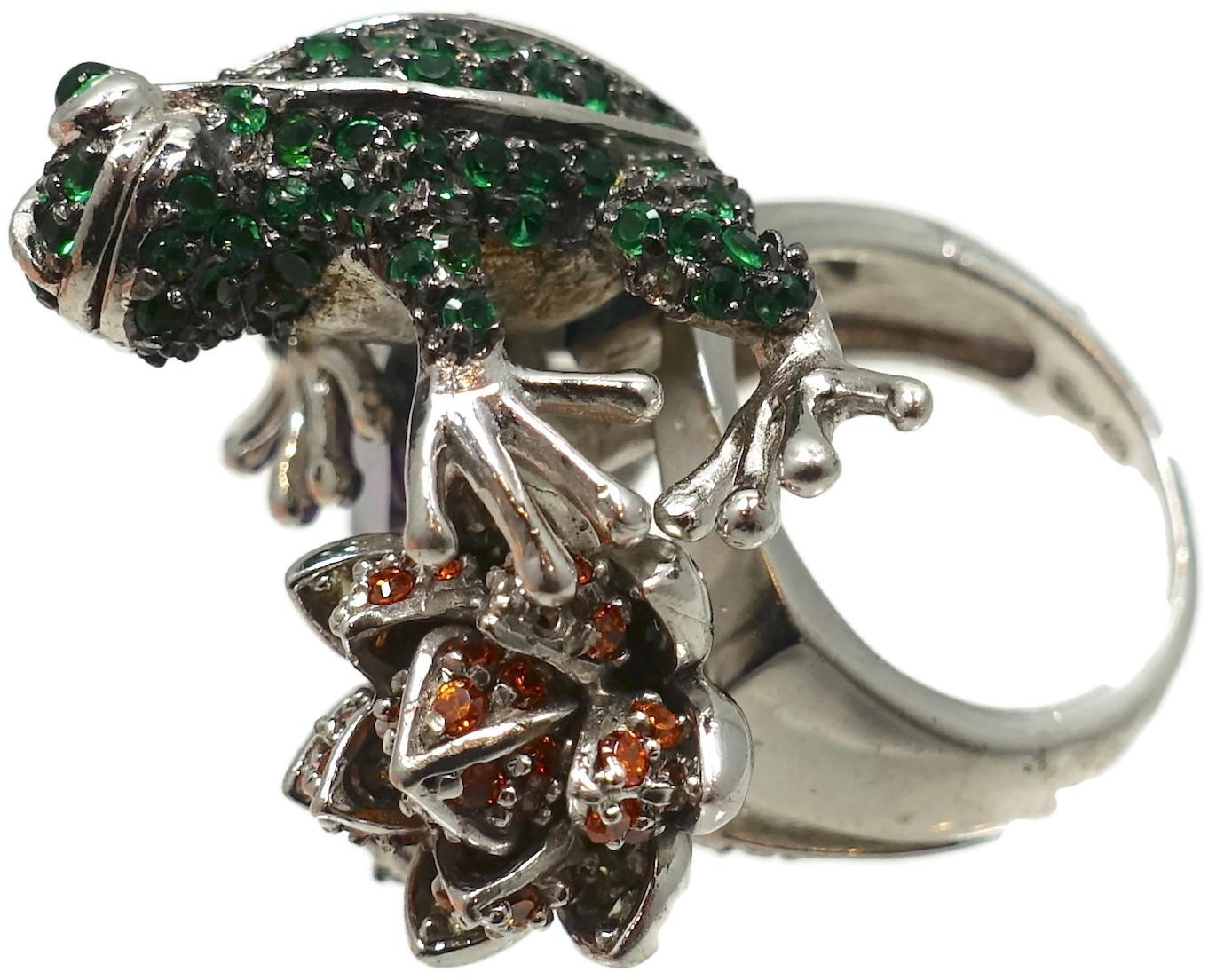 Vintage Unusual Sterling & Amethyst, Red, Green Crystal Frog Ring, Size 7+ In Good Condition For Sale In New York, NY